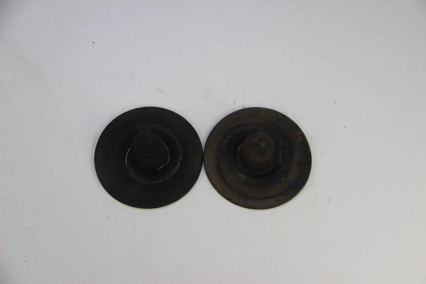 Original BMW E30 Federunterlage paar 1128610 Gummipuffer Federsitz Hinterachse