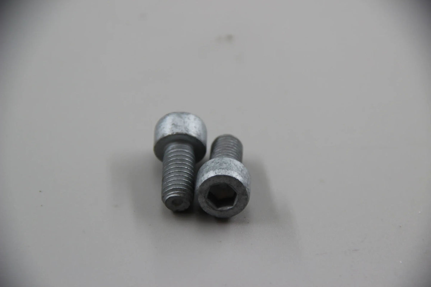 Original BMW E87 E46 E39 E63 E38 2x Zylinderschraube M8X16-8.8-ZNS3 07119904101