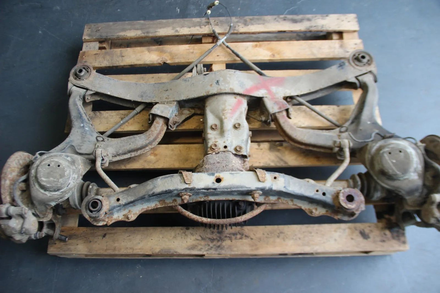 Original Toyota supra Supra A60? Hinterachse Komplett LSD Sperrdiff Schwinge