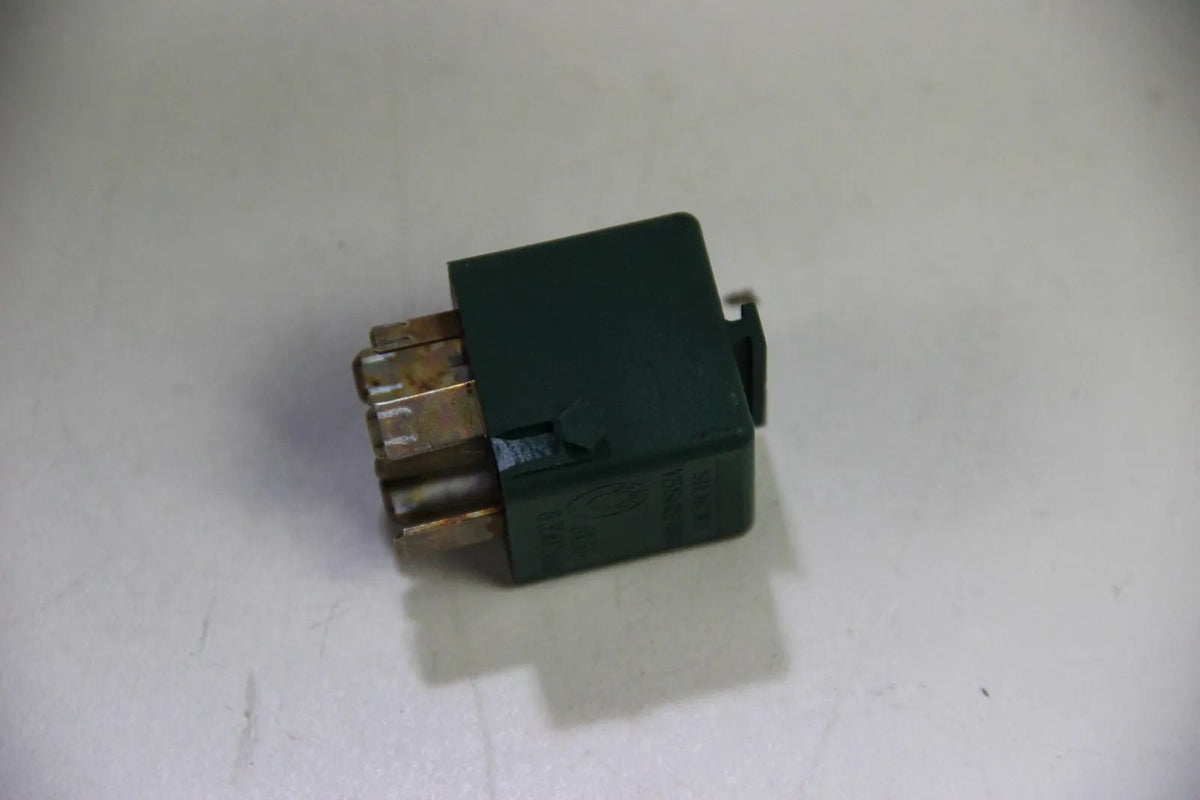 BMW E36 E46 E34 E32 E38 E31 Relais Relay Wechsler kieferngrün  61358350566
