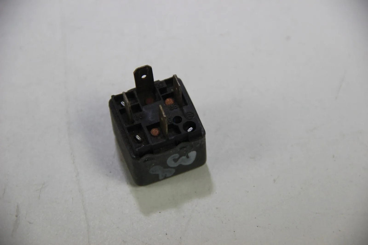 Original Bosch Relais Arbeitsrelais Steuerrelais Relay 12V 30A  0332014415