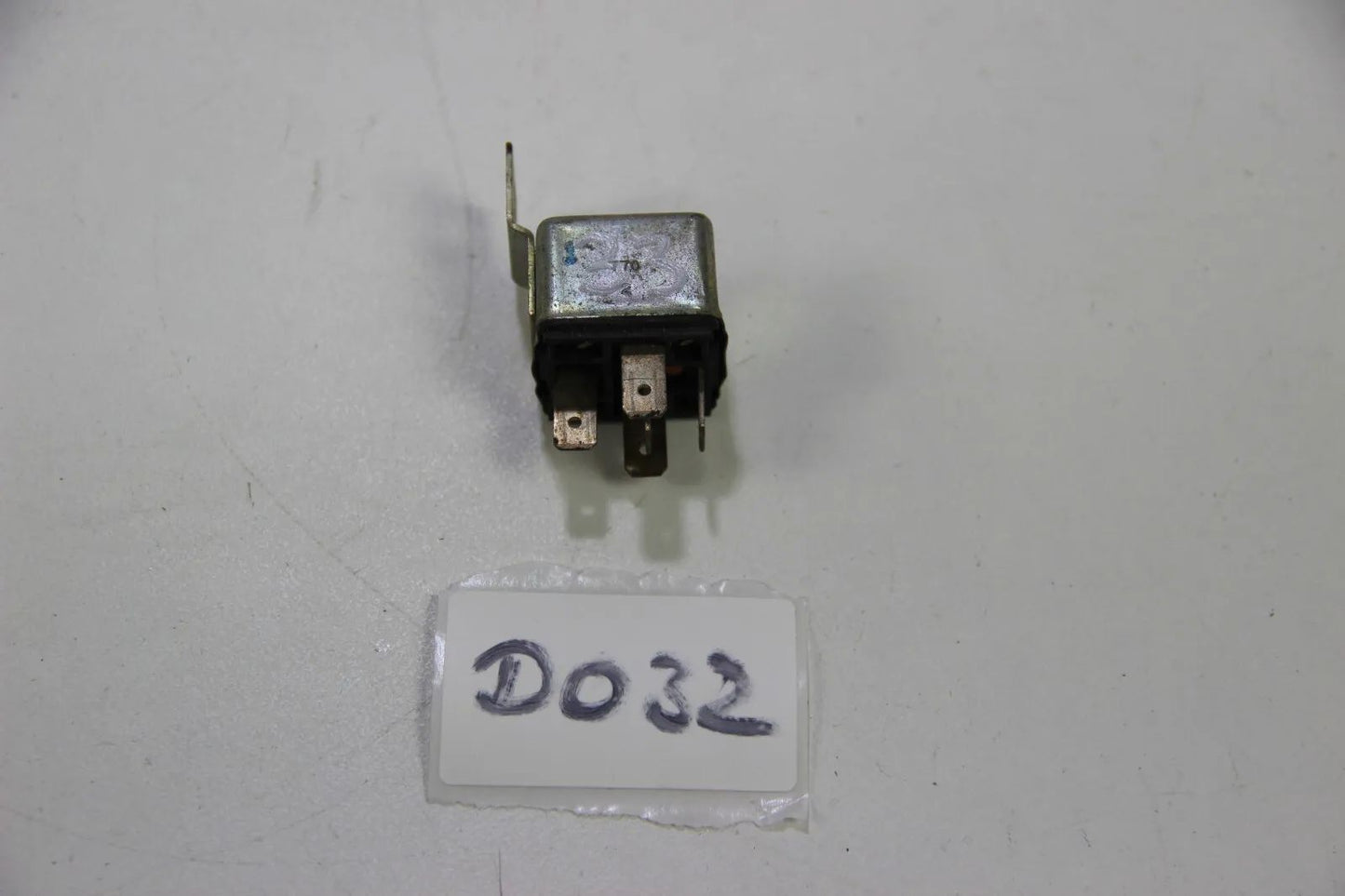 Original Bosch Relais Relay 24V 10/20A 0332204210  Oldtimer Relais