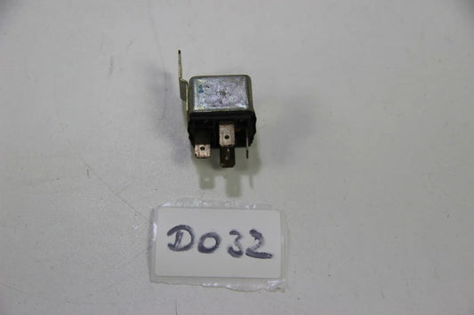 Original Bosch Relais Relay 24V 10/20A 0332204210  Oldtimer Relais
