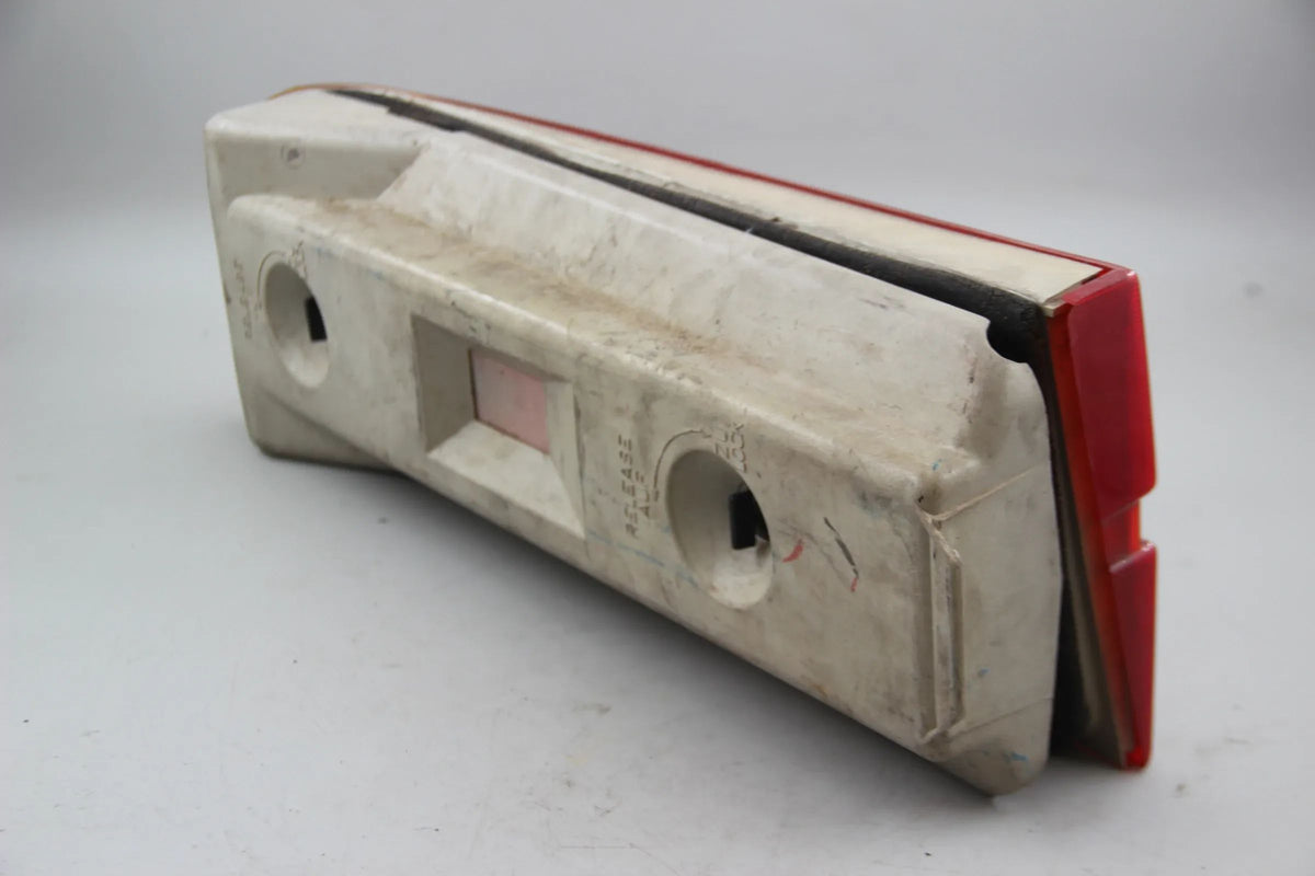 Original BMW E30 318i 320i 323i 325i M3 Heckleuchte rechts 63211370682