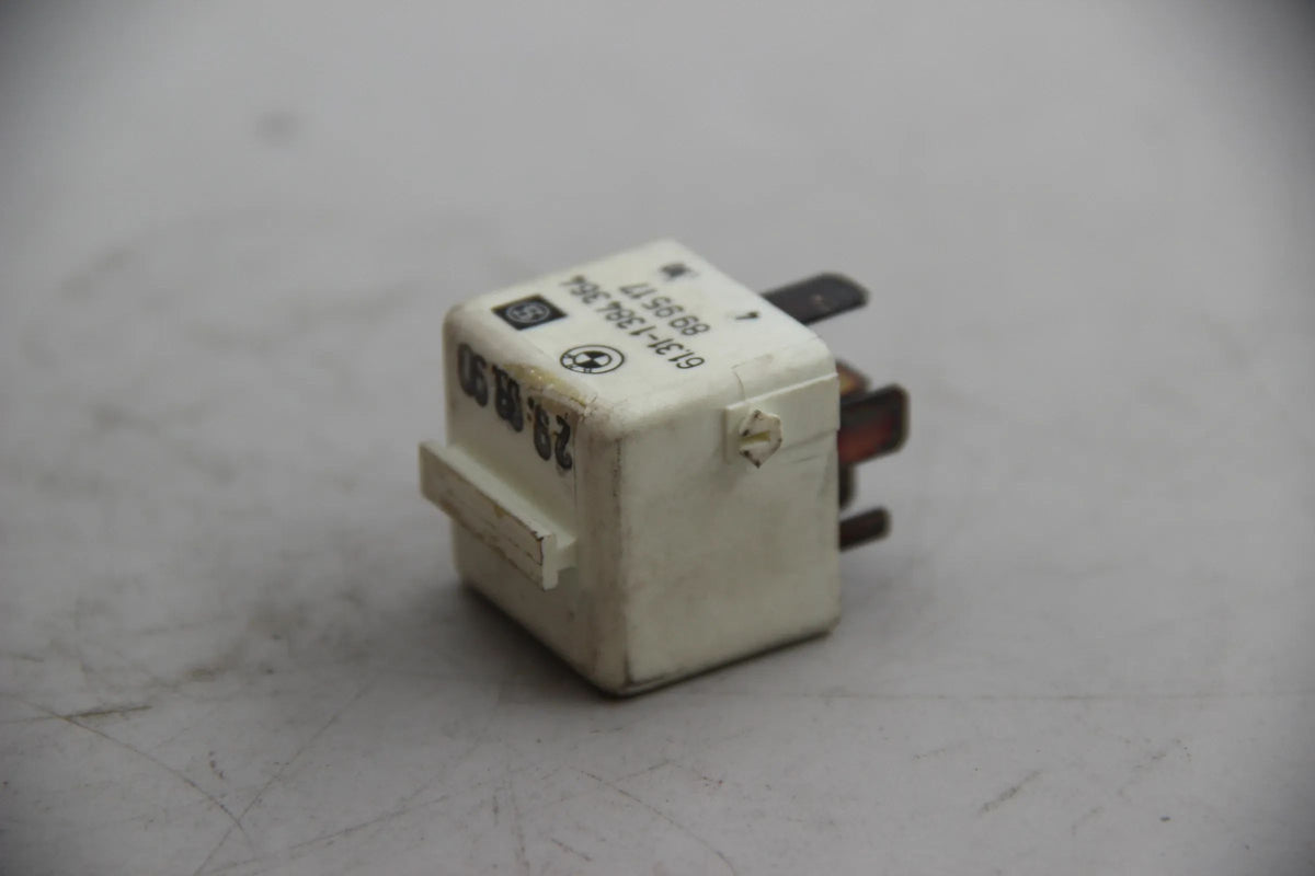 Original BMW E36 E46 E34 E39 E32 E31 Relais Wechsler weiss 61361384364