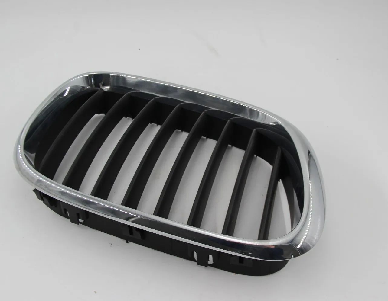 Original BMW E53 X5 3.0d-4.6is Ziergitter Niere Vorne Rechts Chrom 51138247674