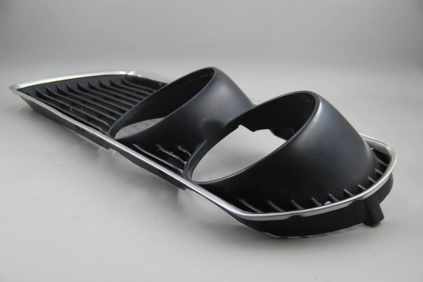 Orig. BMW E9 2.5CS 3.0CS CSi CSiL Ziergitter rechts schwarz NOS NLA 51131811484