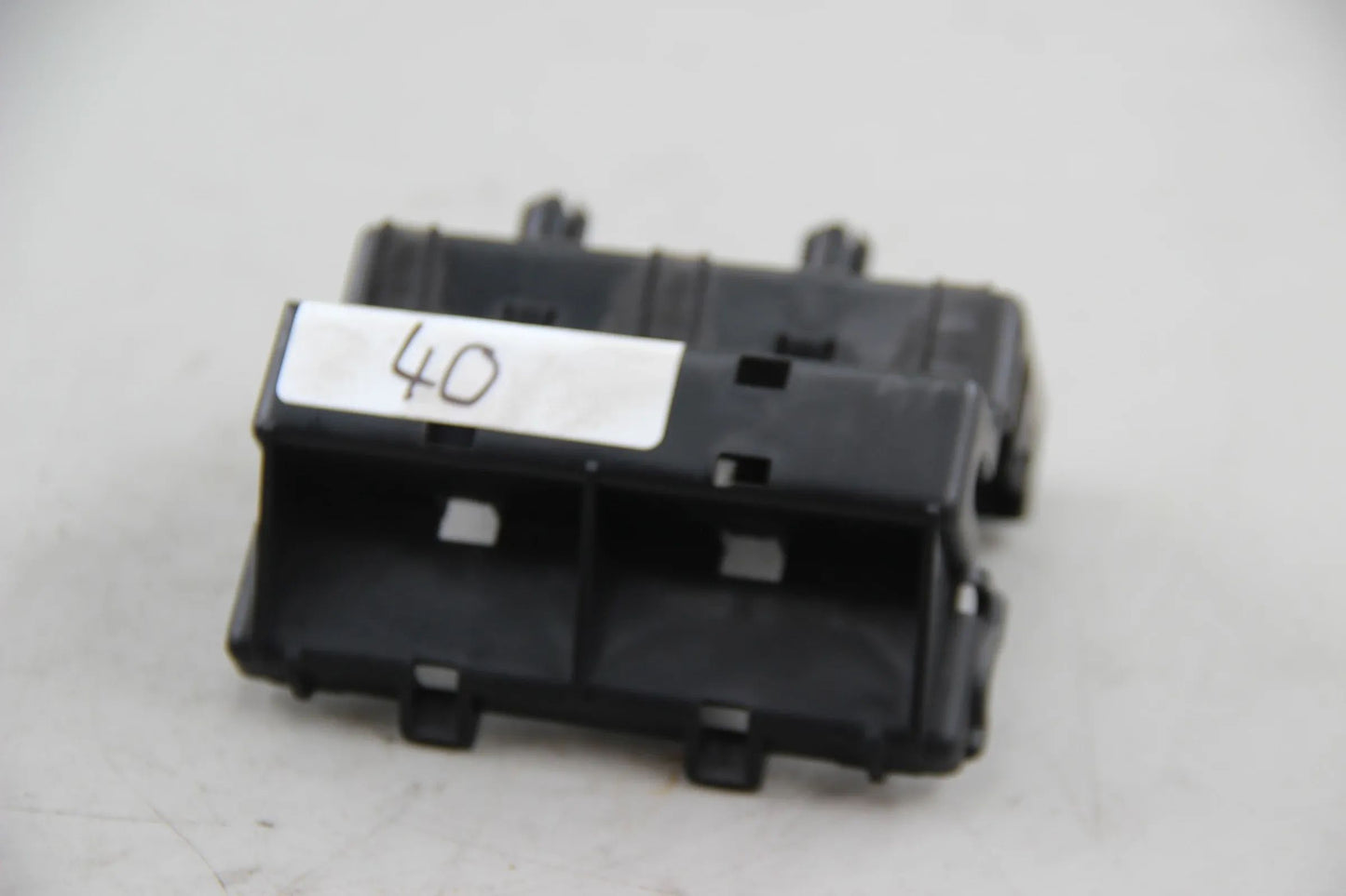 Original BMW E39 E38 Halter Steckverb.Radhaus vorne links NOS NLA 61108365528