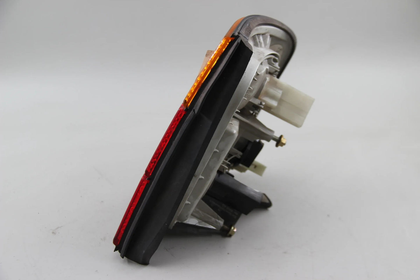 Original BMW E34 518i-540i M5 Heckleuchte Seitenwand links 63211384009
