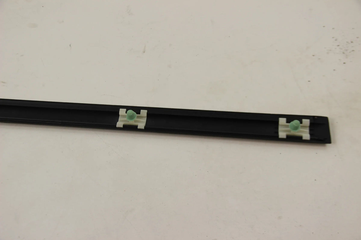 Original BMW E39 520i-540i M5 Stossleiste Tür vorne rechts schwarz 51138159296