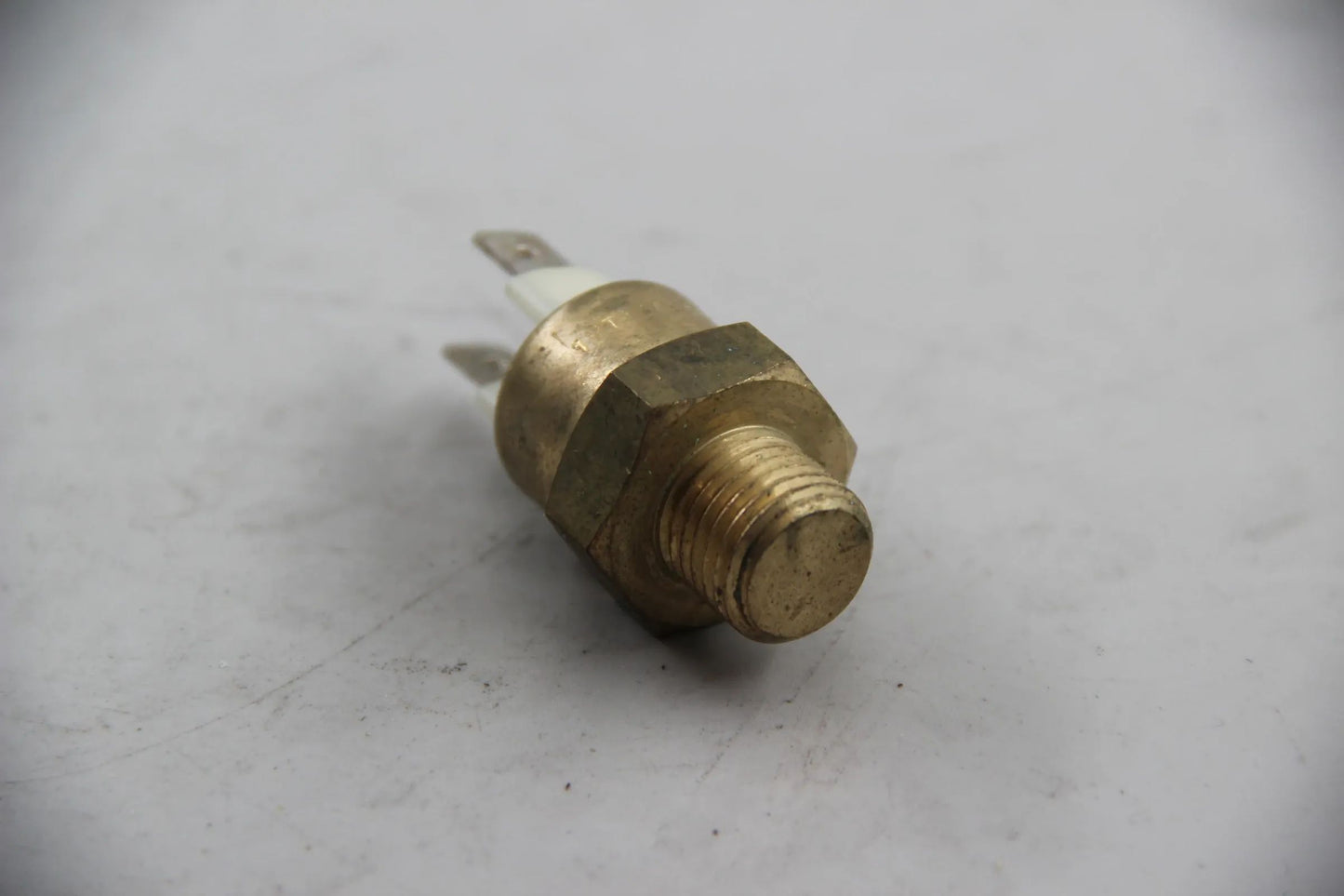 Orig. BMW E26 E3 E9 E21 E30 E12 E28 E24 E23 Temperaturschalter 91CEL 61311364272