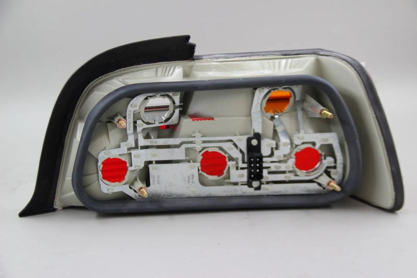 Original BMW E36 316i-323i Heckleuchte mit Nebelschlusslicht links 63211387657