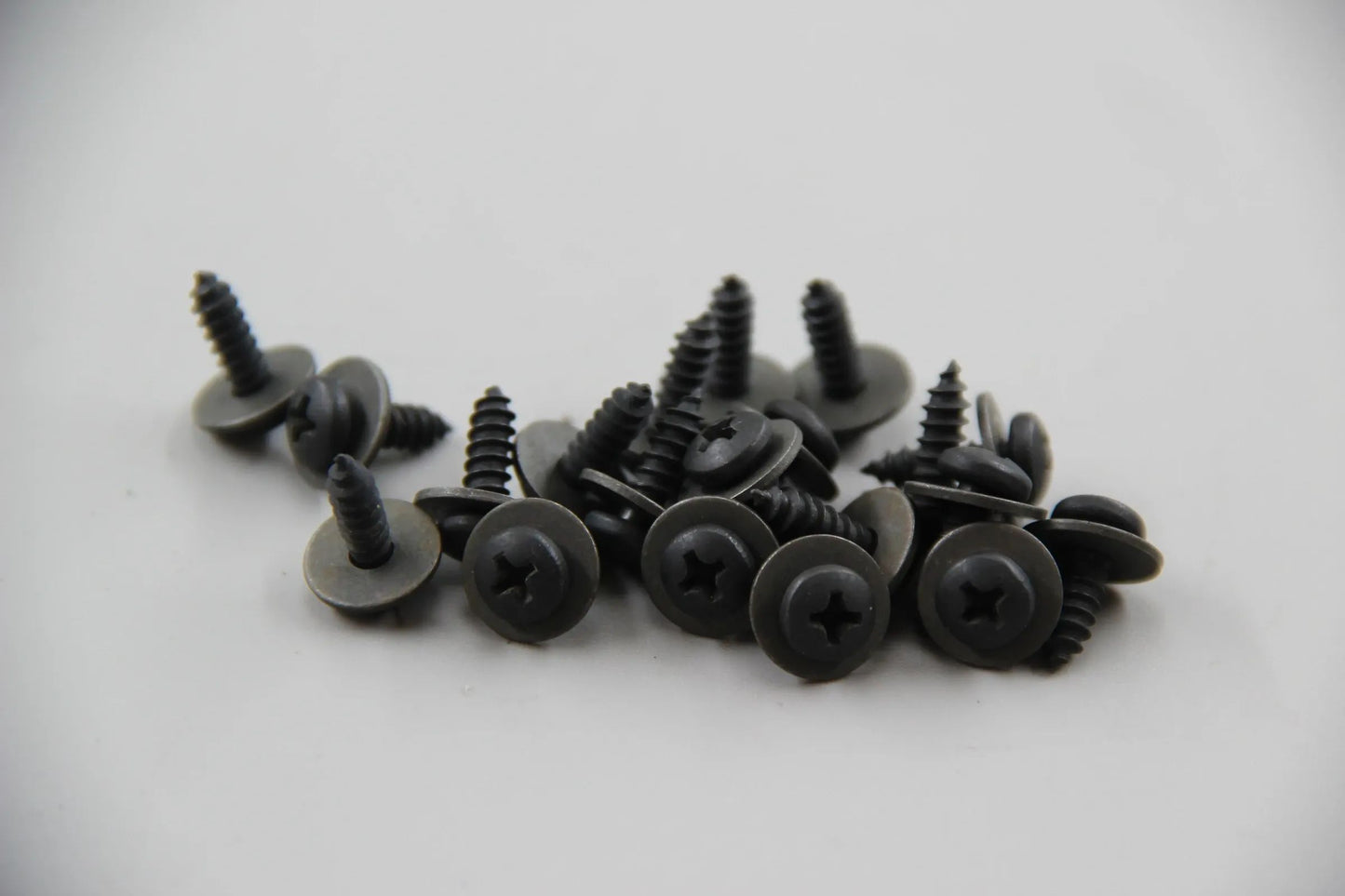 Original BMW E30 E12 E24 E23 E31 20x Linsenblechschraube ST4,2X13-Z2 07119907939