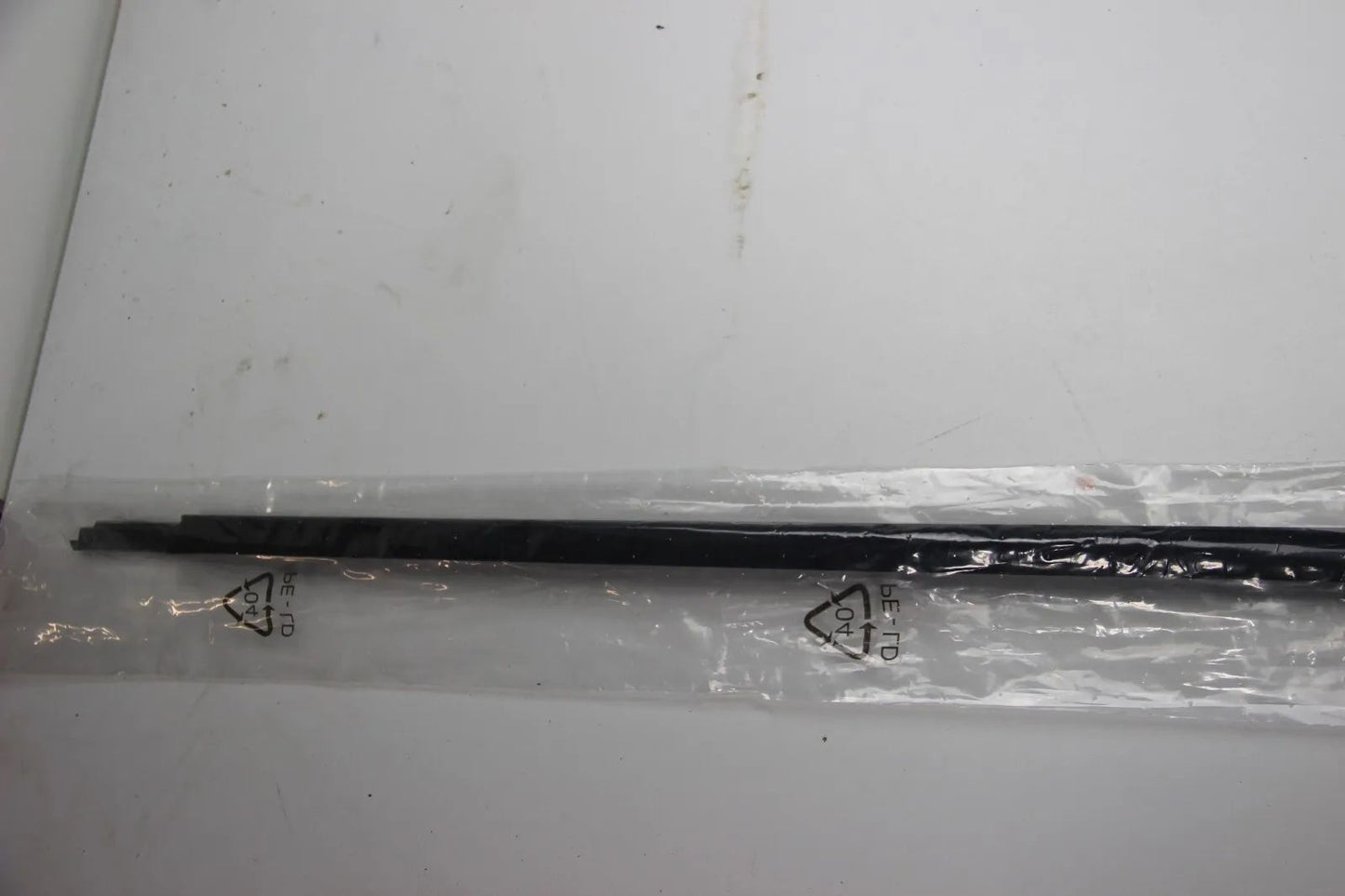 NEU ORIGINAL BMW 51221944347 5er M5 E34 Fensterschachtabdichtun außen links