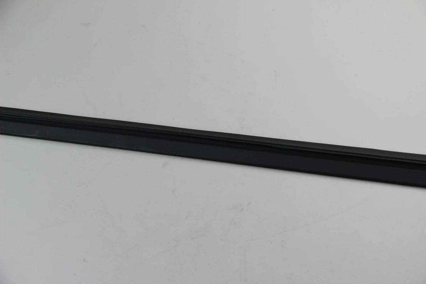 BMW E12 518i-535i E28 518i-535i M5 Fensterschachtabdichtung aussen 51211864291