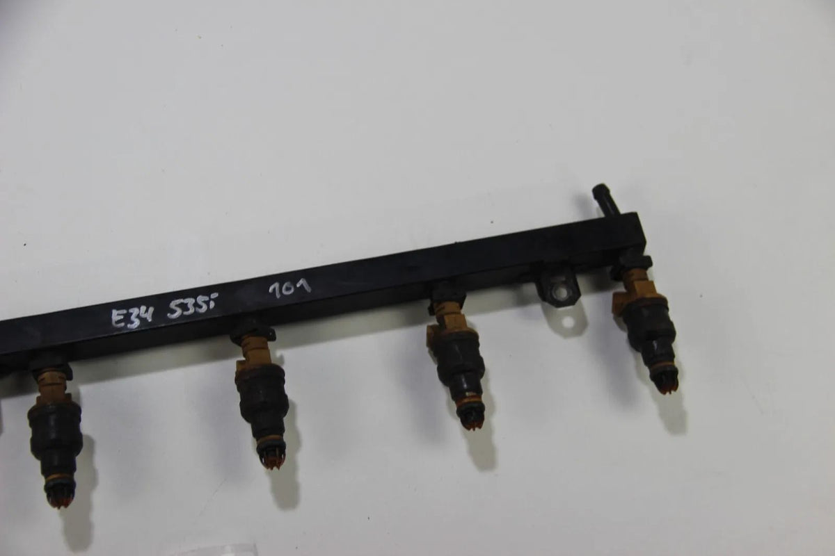 Original BMW E34 535i Einspritzleiste Fuelrail mit Injektoren Benzin OEM 5er