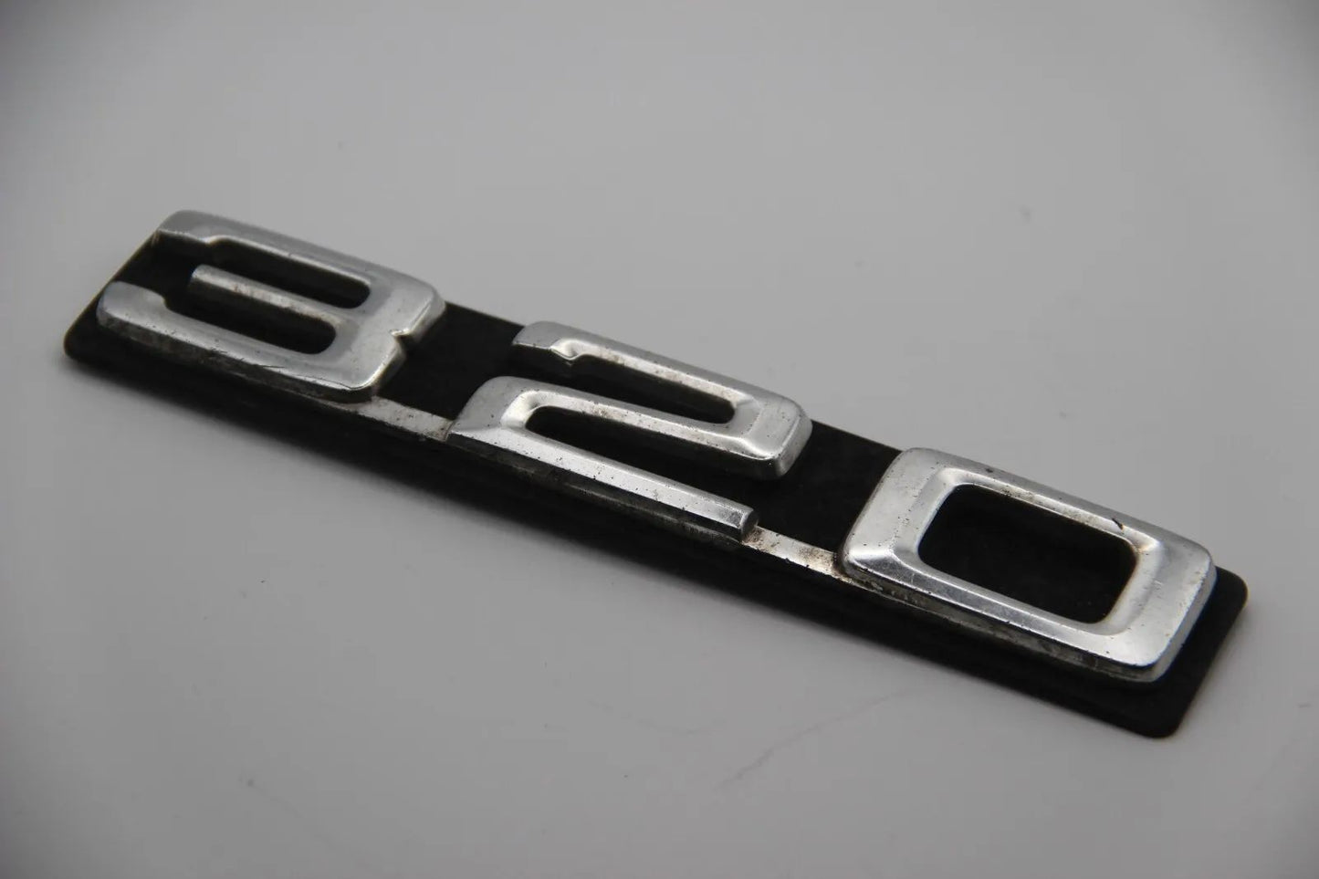 Original BMW E21 320  Modellbezeichnung Emblem Badge Schriftzug Typenschild