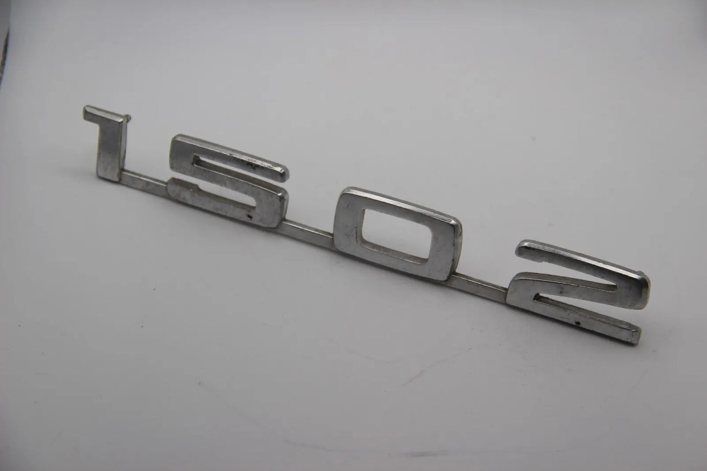 Original BMW E10 E6 1502 Modellbezeichnung Emblem Badge Schriftzug Typenschild