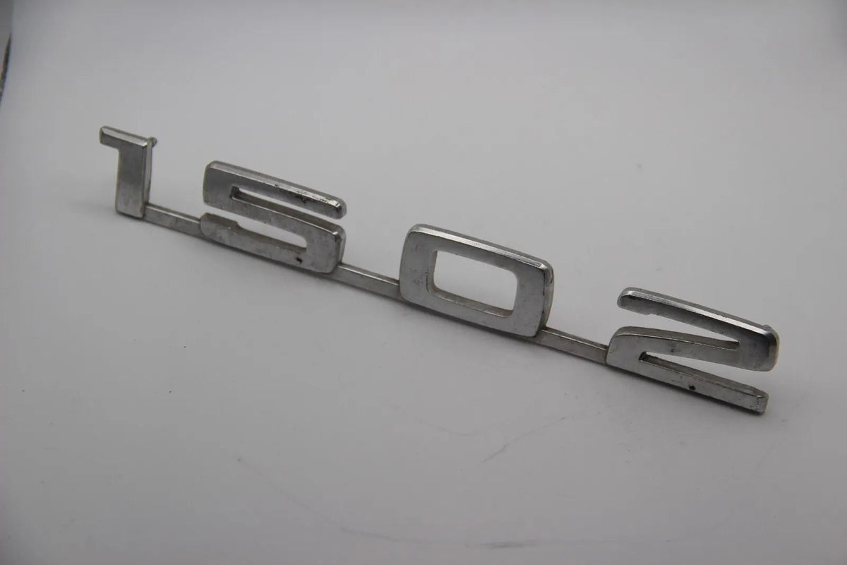 Original BMW E10 E6 1502 Modellbezeichnung Emblem Badge Schriftzug Typenschild
