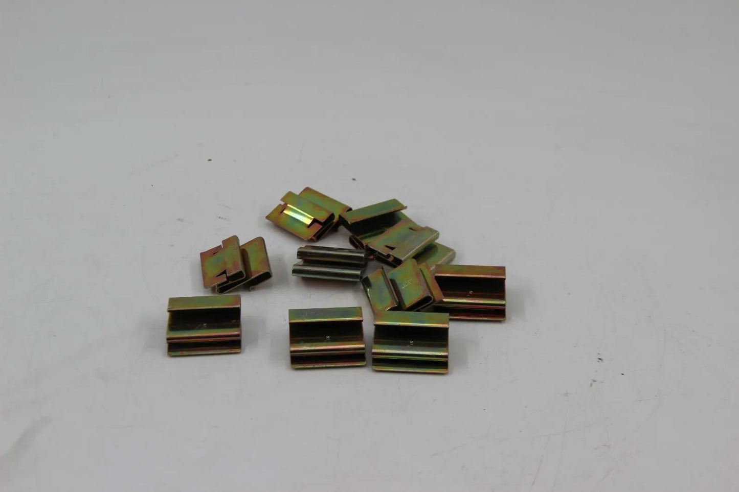 Orig BMW E34 M5 E32 750iLS Klammer Türdichtung vorne 10Stk 51211908406