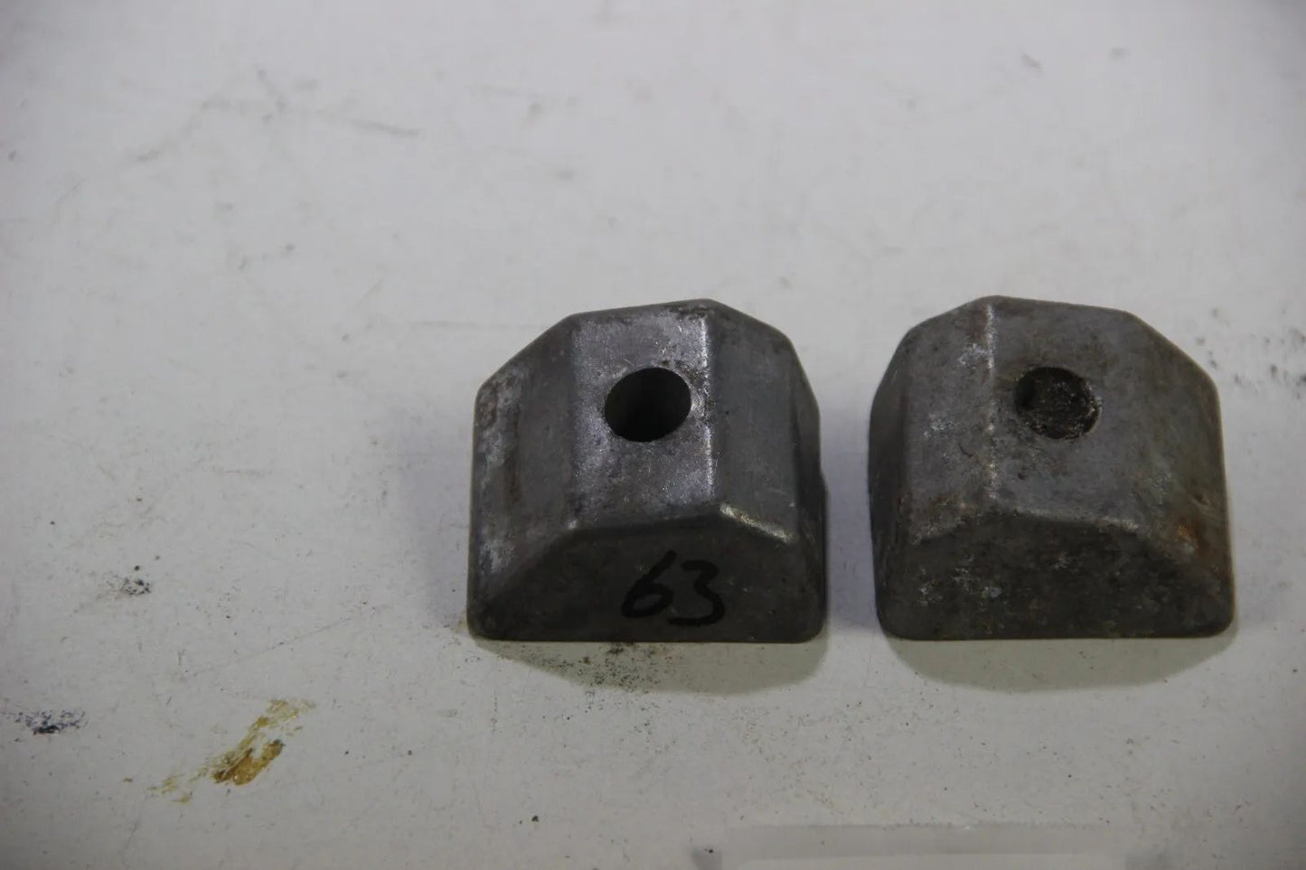 BMW E3 2500-3.0Si Stoßstangenhorn gegenstück Horn vorne links rechts NOS