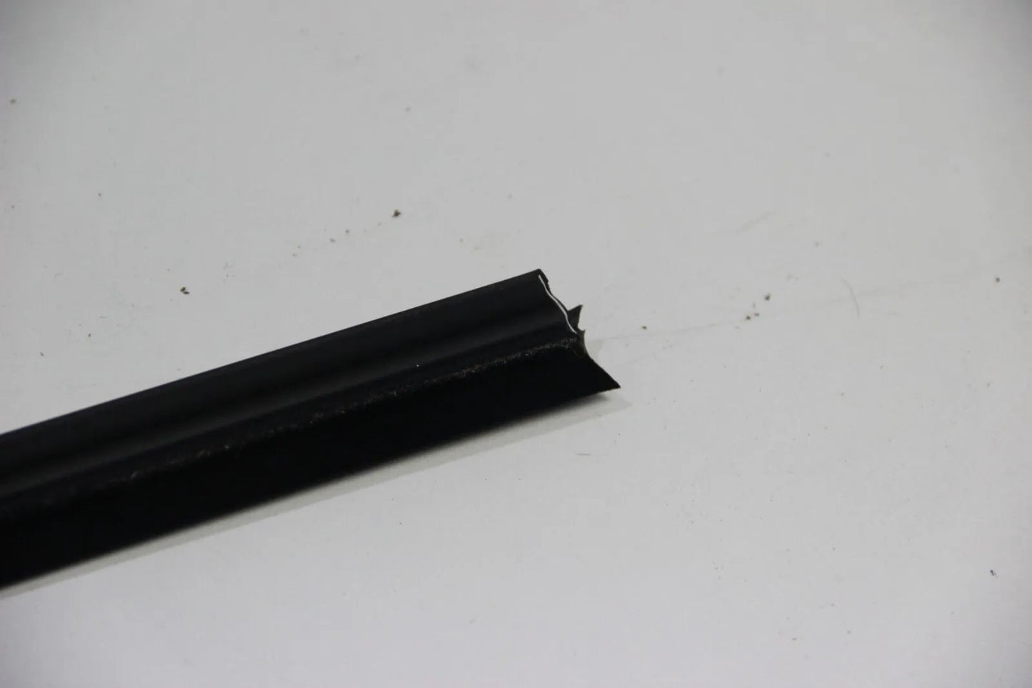 Original BMW E30 316i-325i M3 Fensterschachtabdichtung aussen links 51211913055