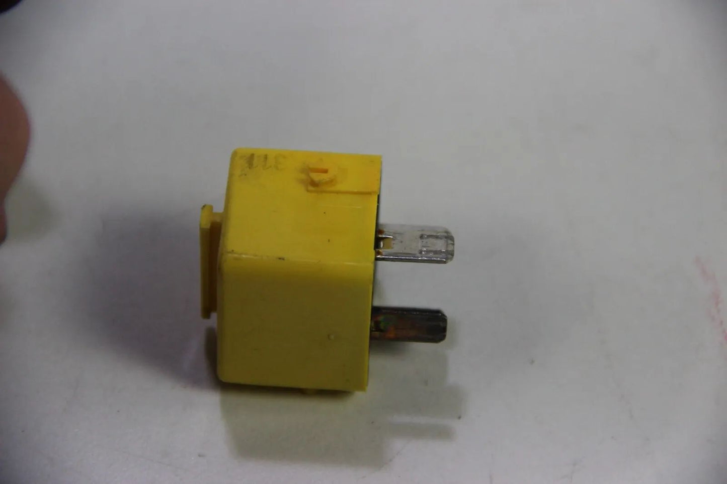 Original BMW E30 316i-325i M3 Relais gelb Relay yellow gelb Relais 1376301