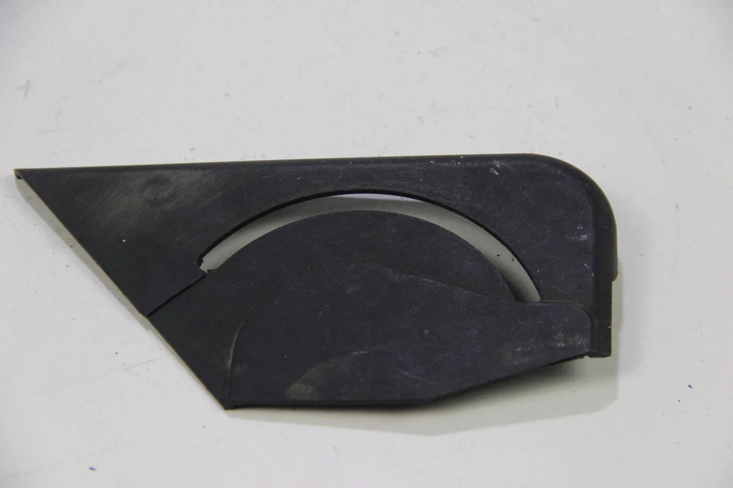 Original BMW E30 318i 320i 325i M3  Gurtdurchführung Links Cabrio 1935605