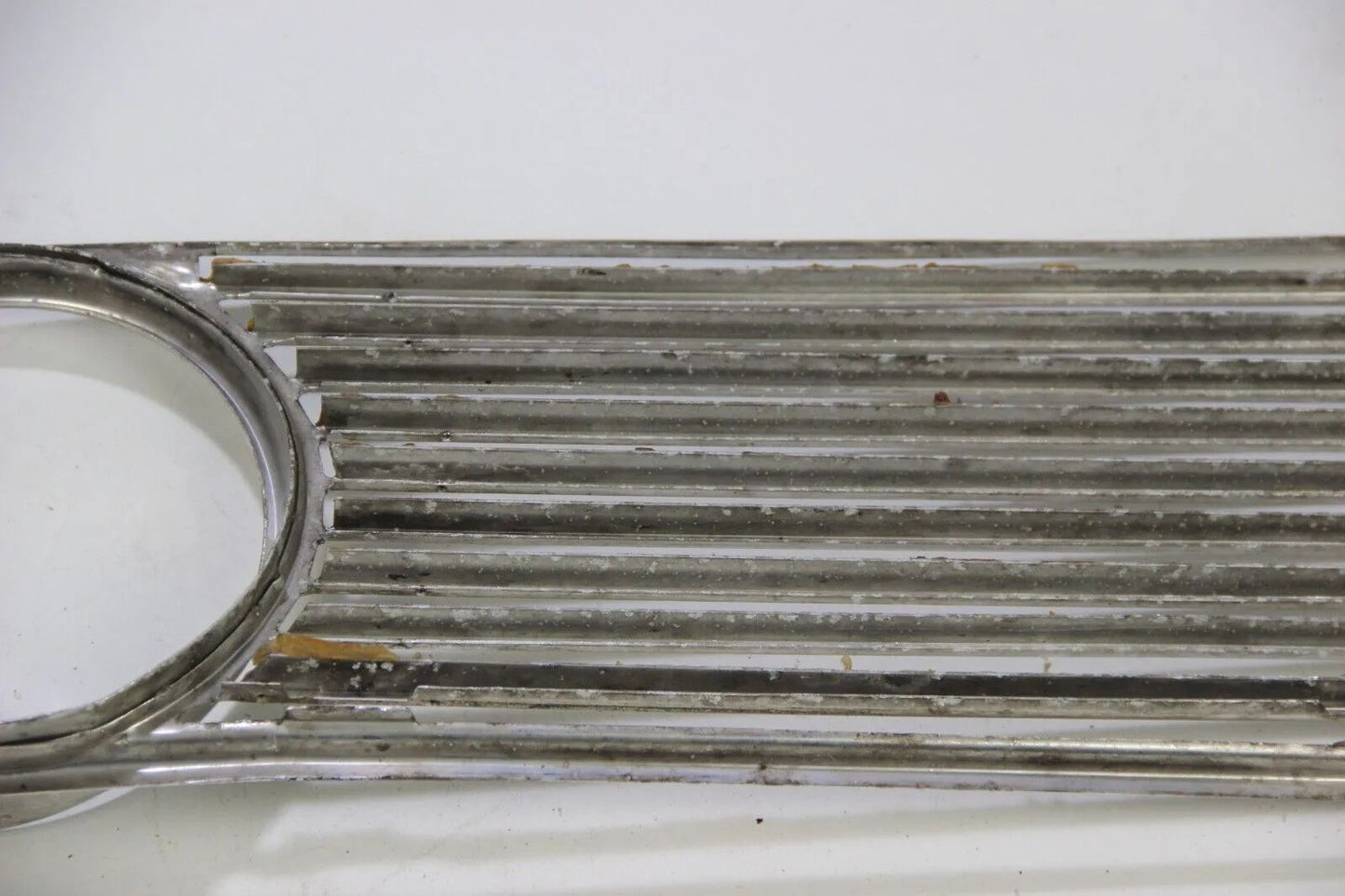 BMW E10 1502 1602 1802 2002  Ziergitter vorne Chrom Links Zierleiste OEM