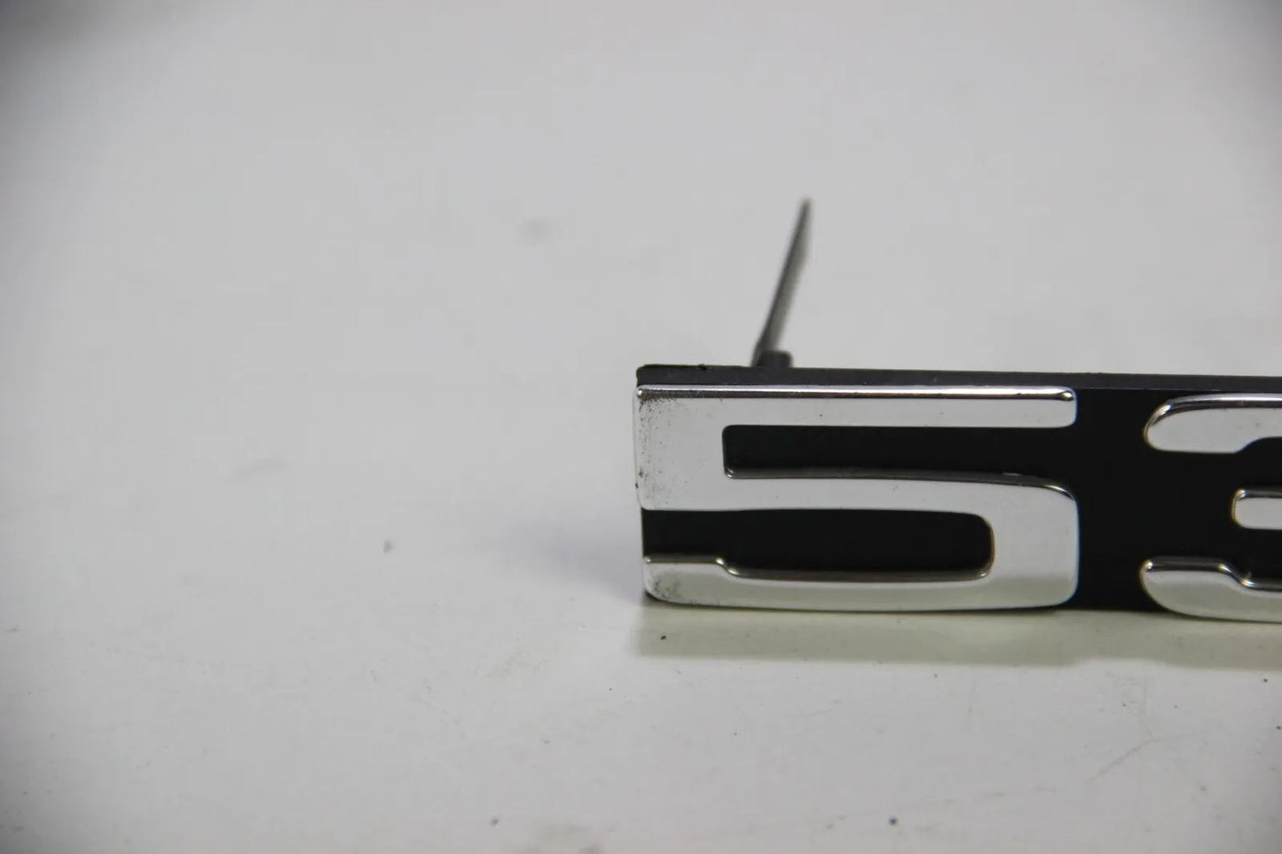 NEU Original BMW E12 M535i Emblem Badge Ziergitter vorne NOS  51141884016