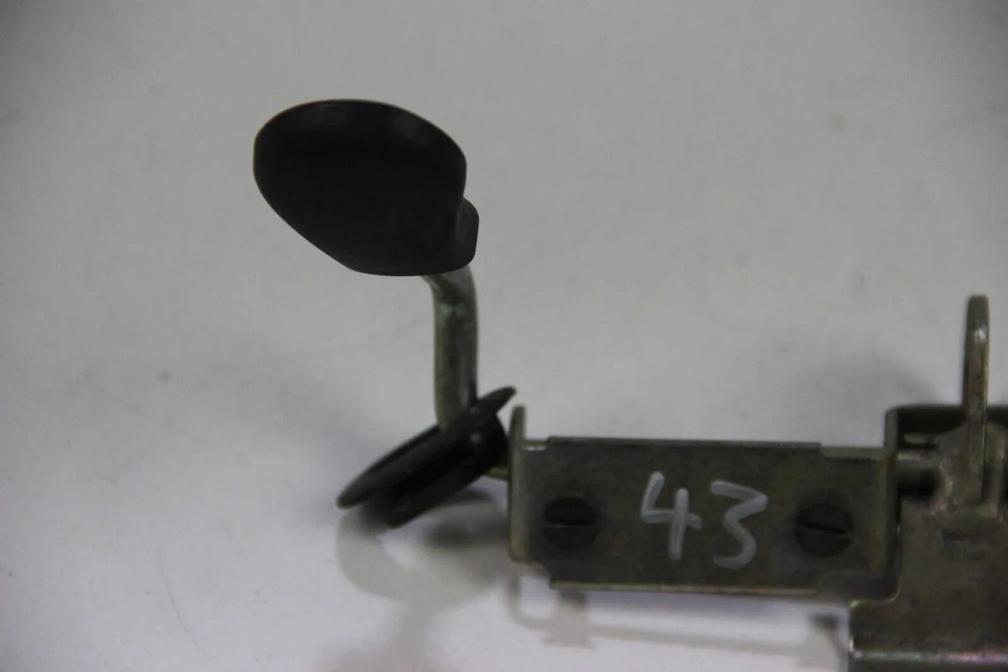 BMW E12 E21 E24 E3 E9  Sitzraste Sitzverstellung außen rechts 52101803732