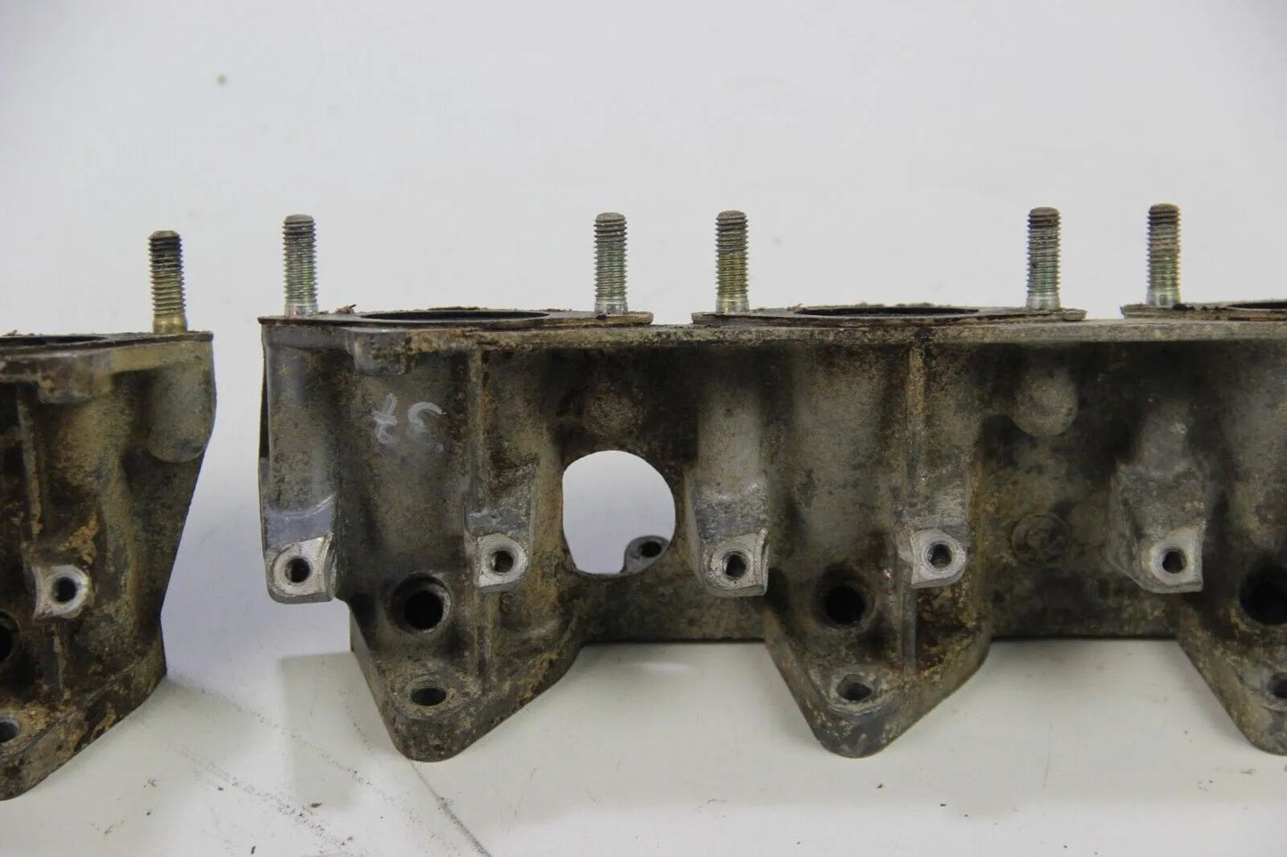 BMW E9 3.0 Csi E3 3.0 Si  Ansaugstutzen Zyl 1-3 & 4-6 11611256418 11611256415