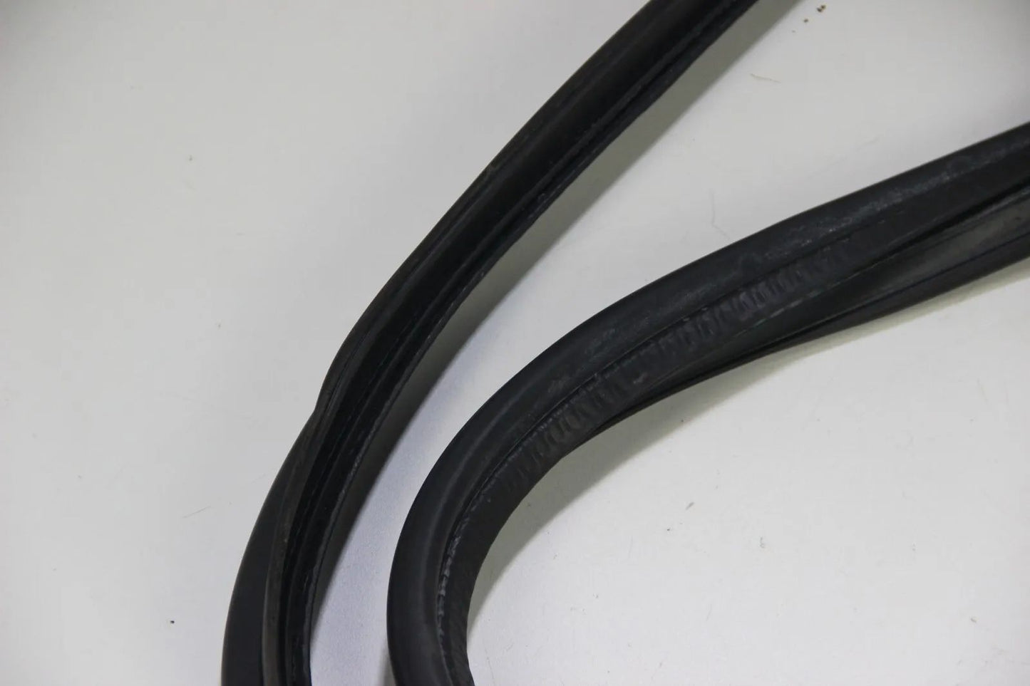 Original BMW E32 728i-750i Dichtung Heckklappe Trunk Lid Seal Gasket 51711908443