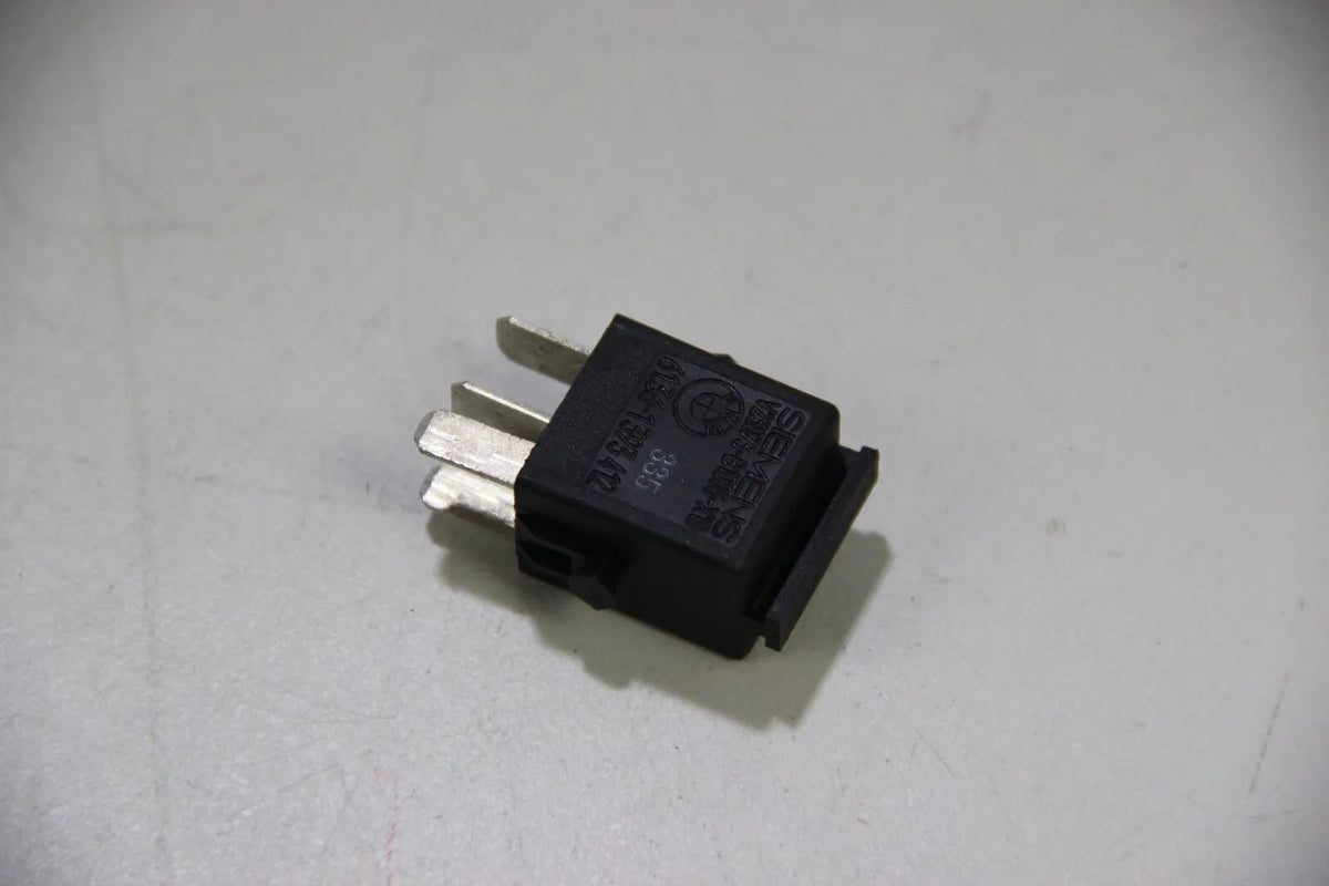 Original BMW E36 E34 E39 E32 E38 E31 Minirelais Schliesser schwarz 61361393412