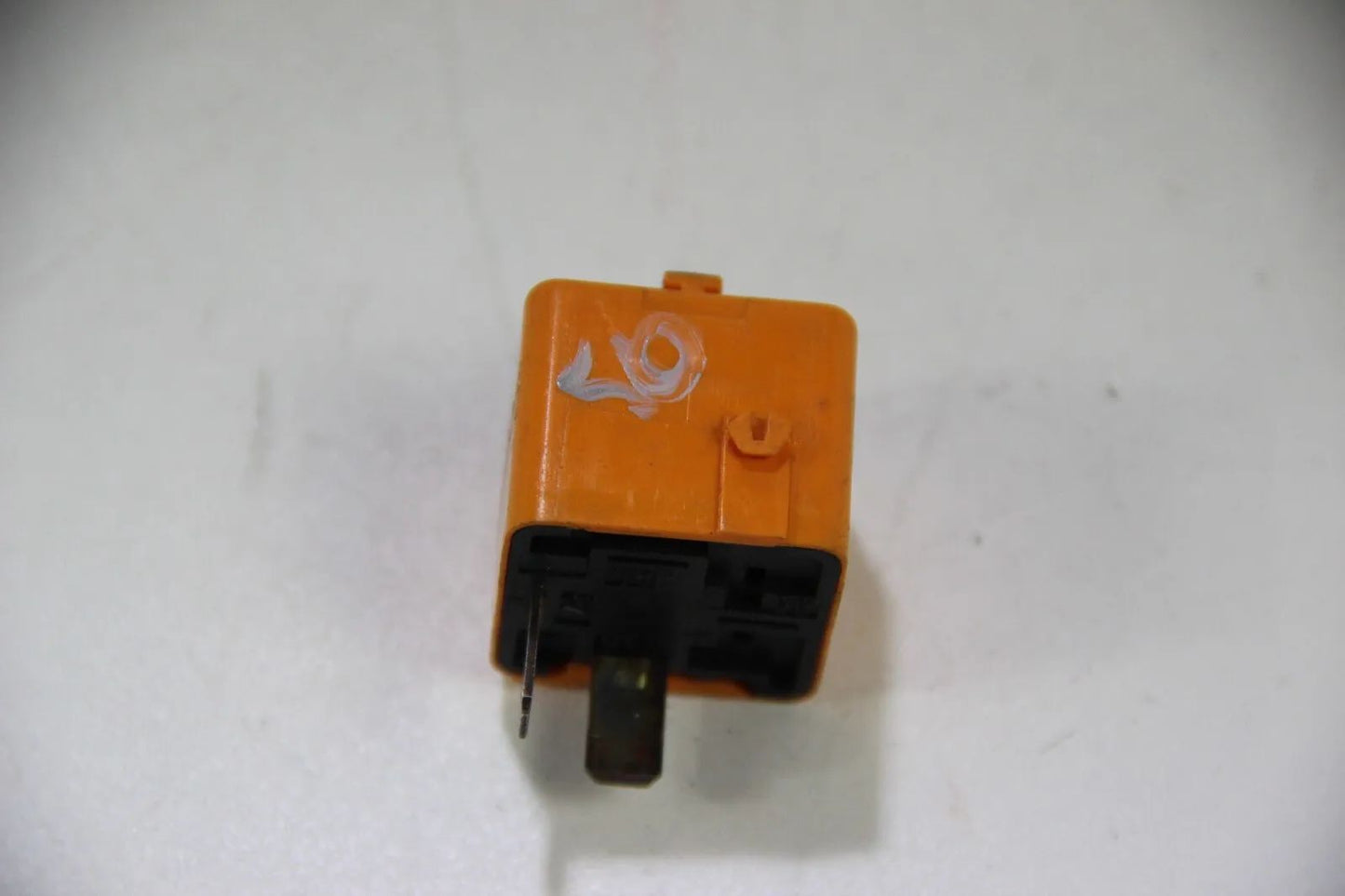 BMW E36 E46 E34 E32 E38 E31 Relais Relay gelb Verbindungsstecker  61311379817