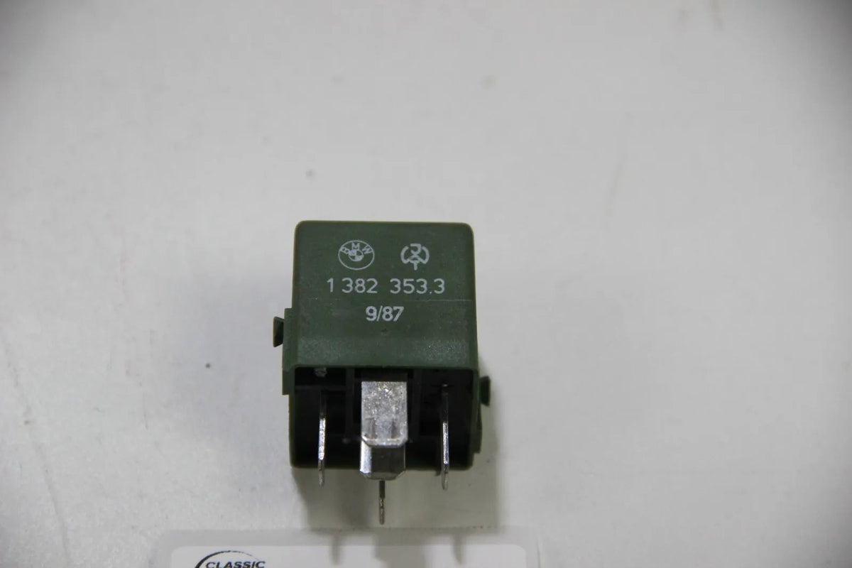 Original BMW E30 E34 E32 Relais Relay mit Verrastung Oldtimer  61311382353