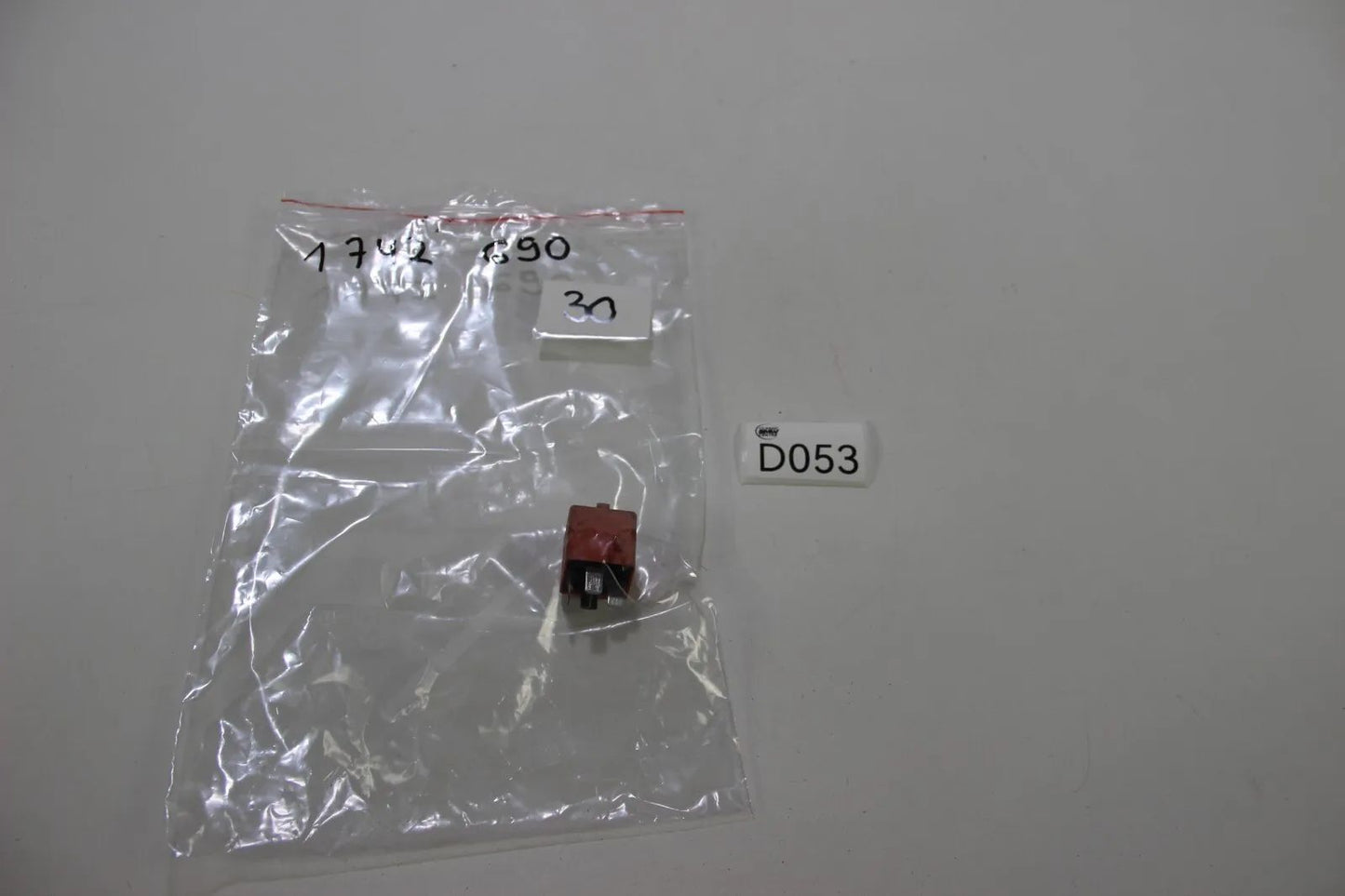 Original BMW E81 E36 E46 E90 Relais Relay Wechsler lachsrot  12631742690