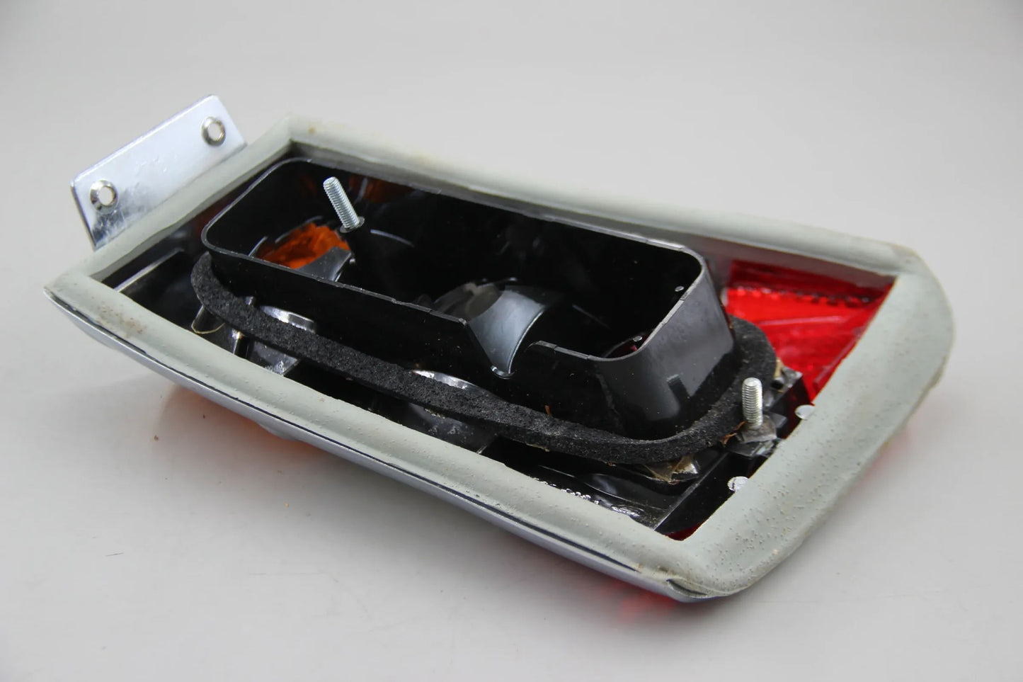 Original BMW NK 1800 4-Zyl Lichtscheibe rechts rot-weiss-gelb 63211353294