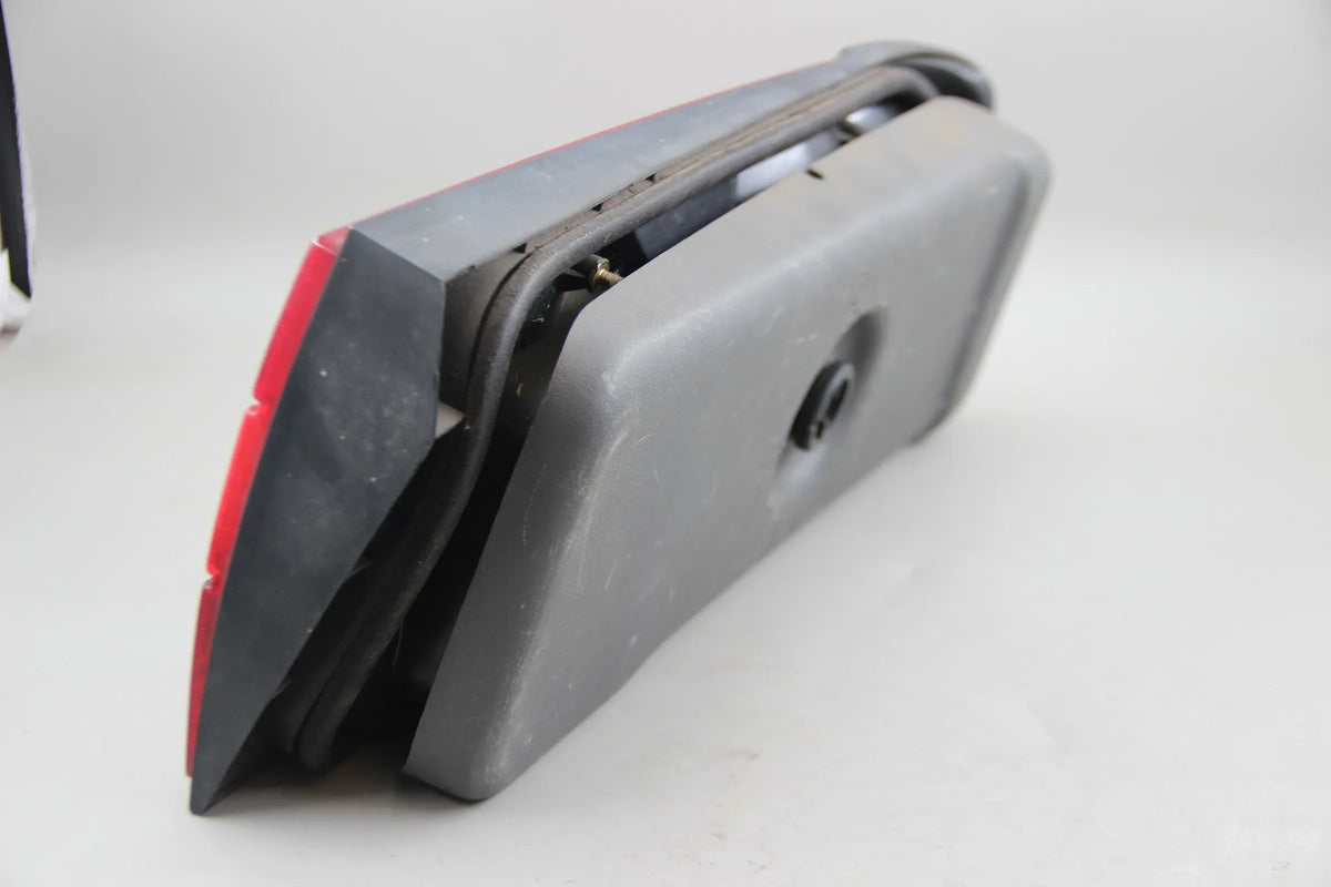 Original BMW E30 316i-325i Heckleuchte Rücklicht links NFL Neuwertig 63211381911