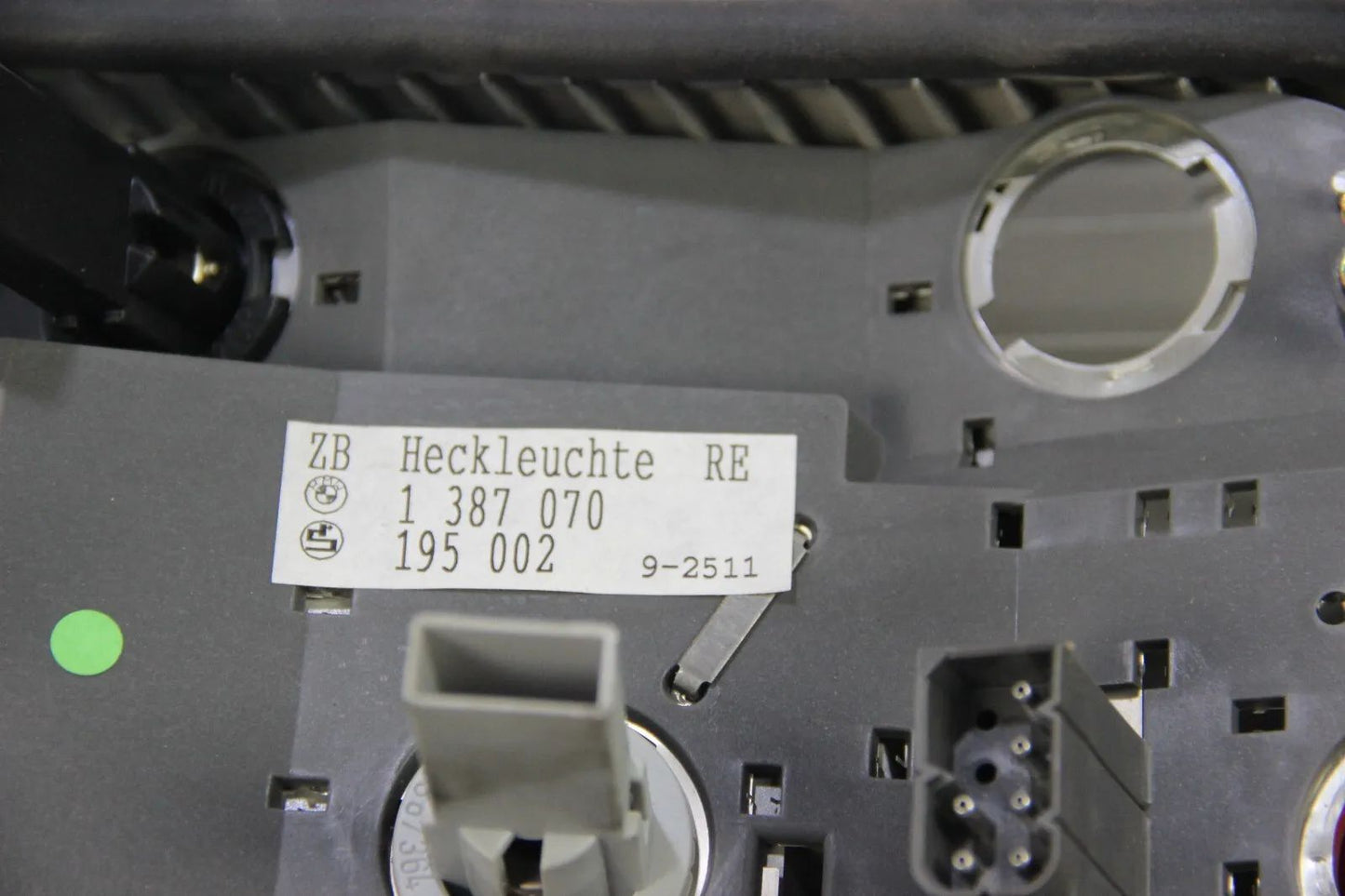 NEU Original BMW  E36 Rücklicht Heckleuchte links 63211387045 beschädigt 3er OEM