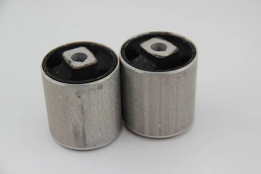 Orig BMW E39 520d-530i E52 ALPINA V8 Z8 Satz Gummilager Zugstrebe 31129068753