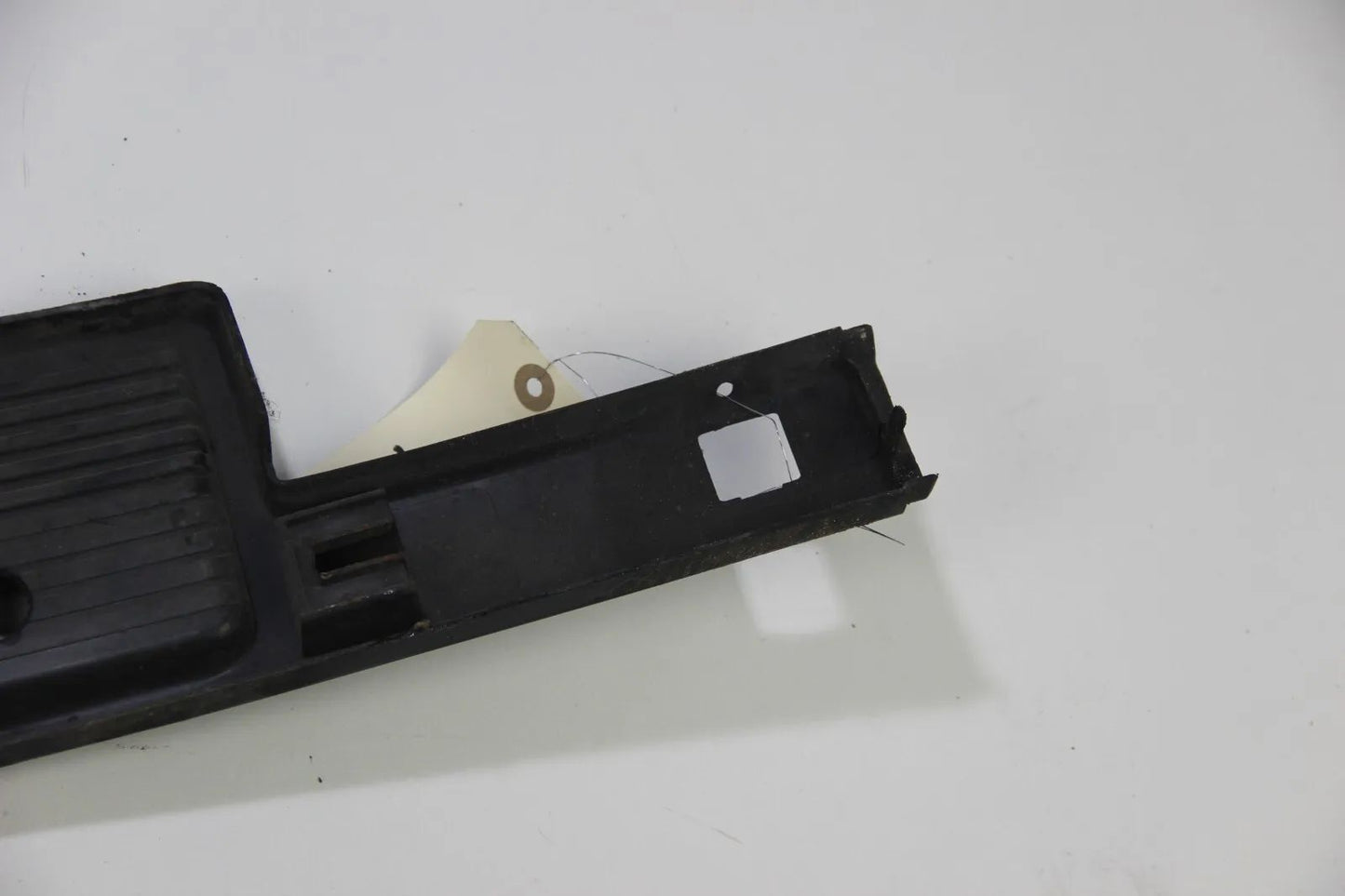 BMW E30 316i-325i VFL Blende Abdeckung Kennzeichenhalterung vorne  51111888266