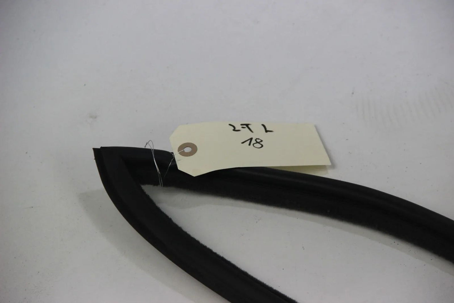 Original BMW E30 4-Türer 316i-325i M3 Türdichtung Vorne Links Kantenschutz OEM