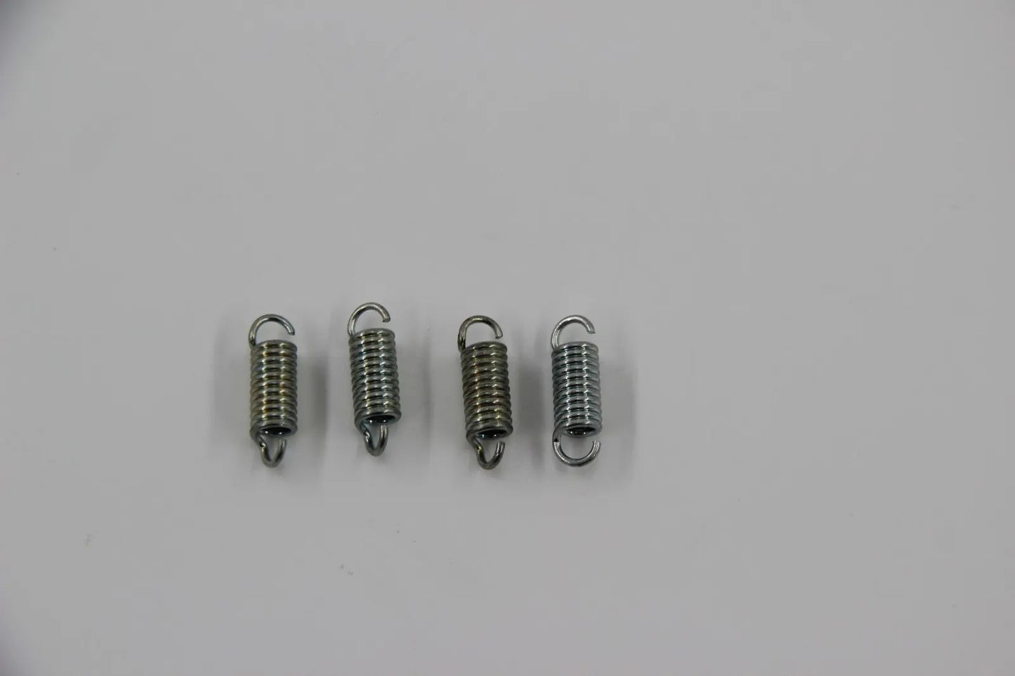 Original BMW E3 E9 E21 E30 E12 E28 E24 Zugfedern 4 Stück NOS 63121359719