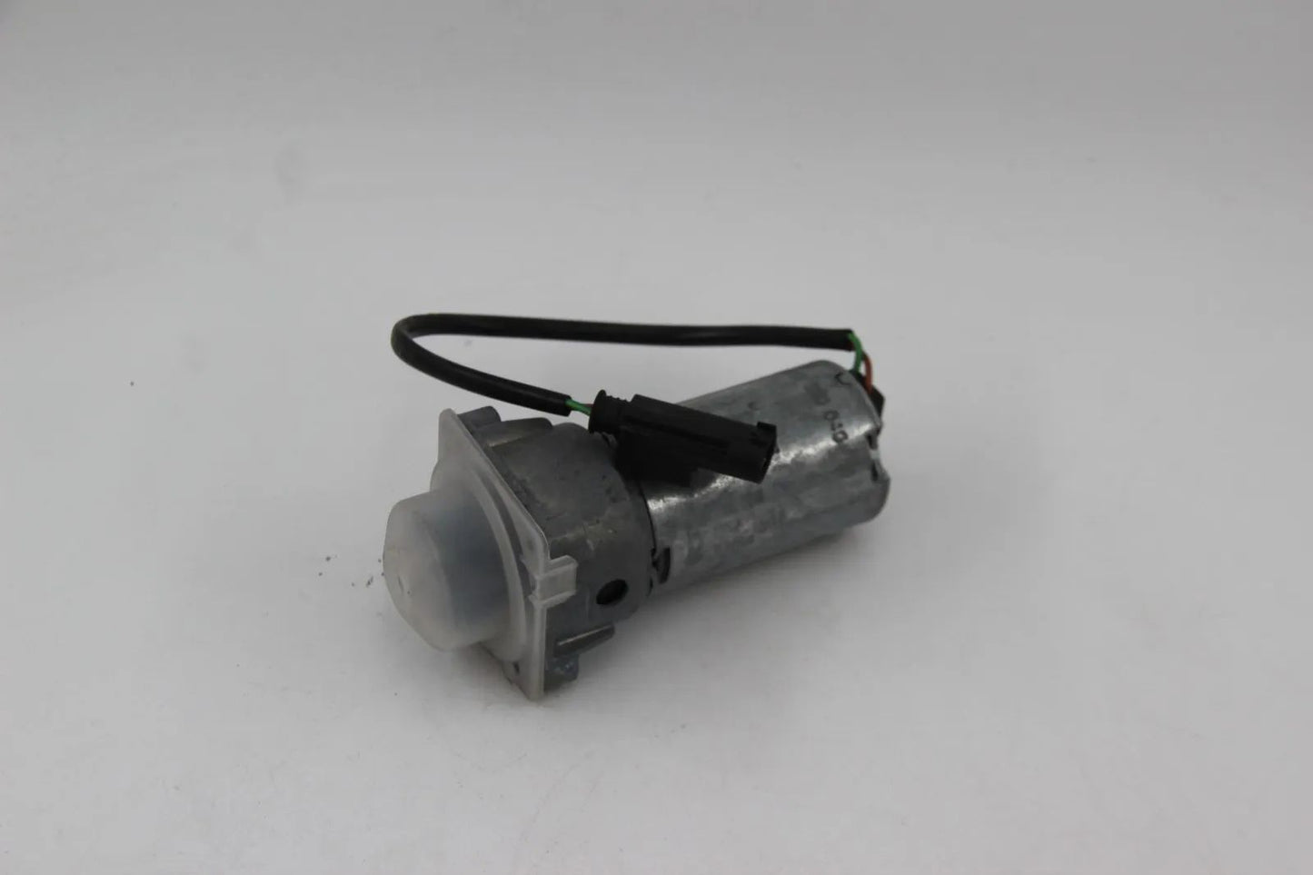 BMW E39 520i-540i M5 E38 728i-750iLS Zusatzwasserpump Wasserventil 64118375237