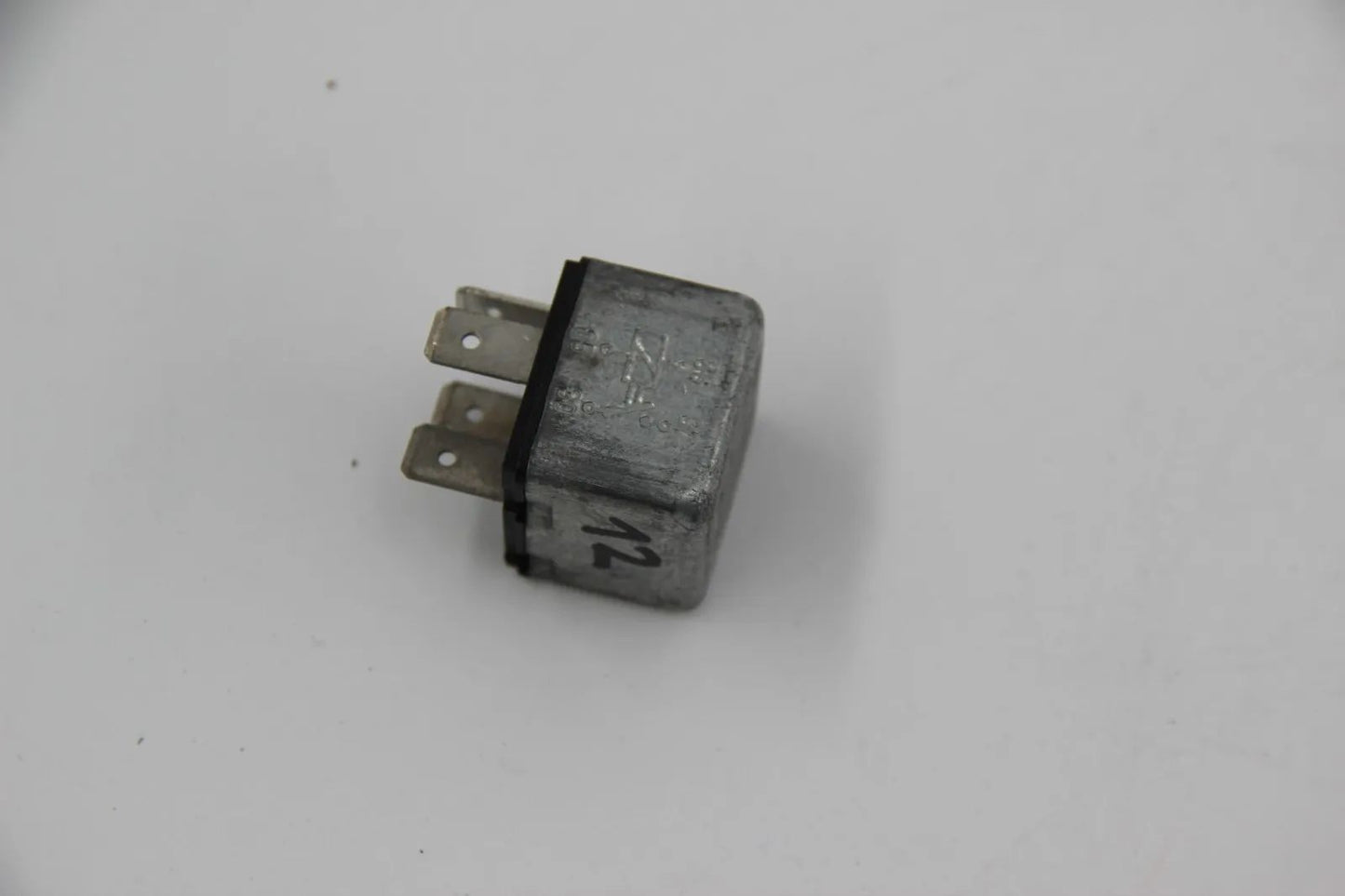 Porsche Mercedes BMW  Bosch Relais Kraftstoffpumpe Benzinpumpe 0332014406  Neu