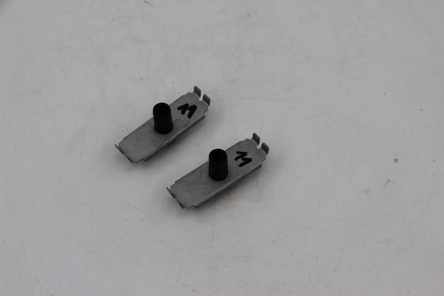 Original BMW E46 E60 E63 E52 Halteblech Aktivkohlefilter 2Stk 34306773697