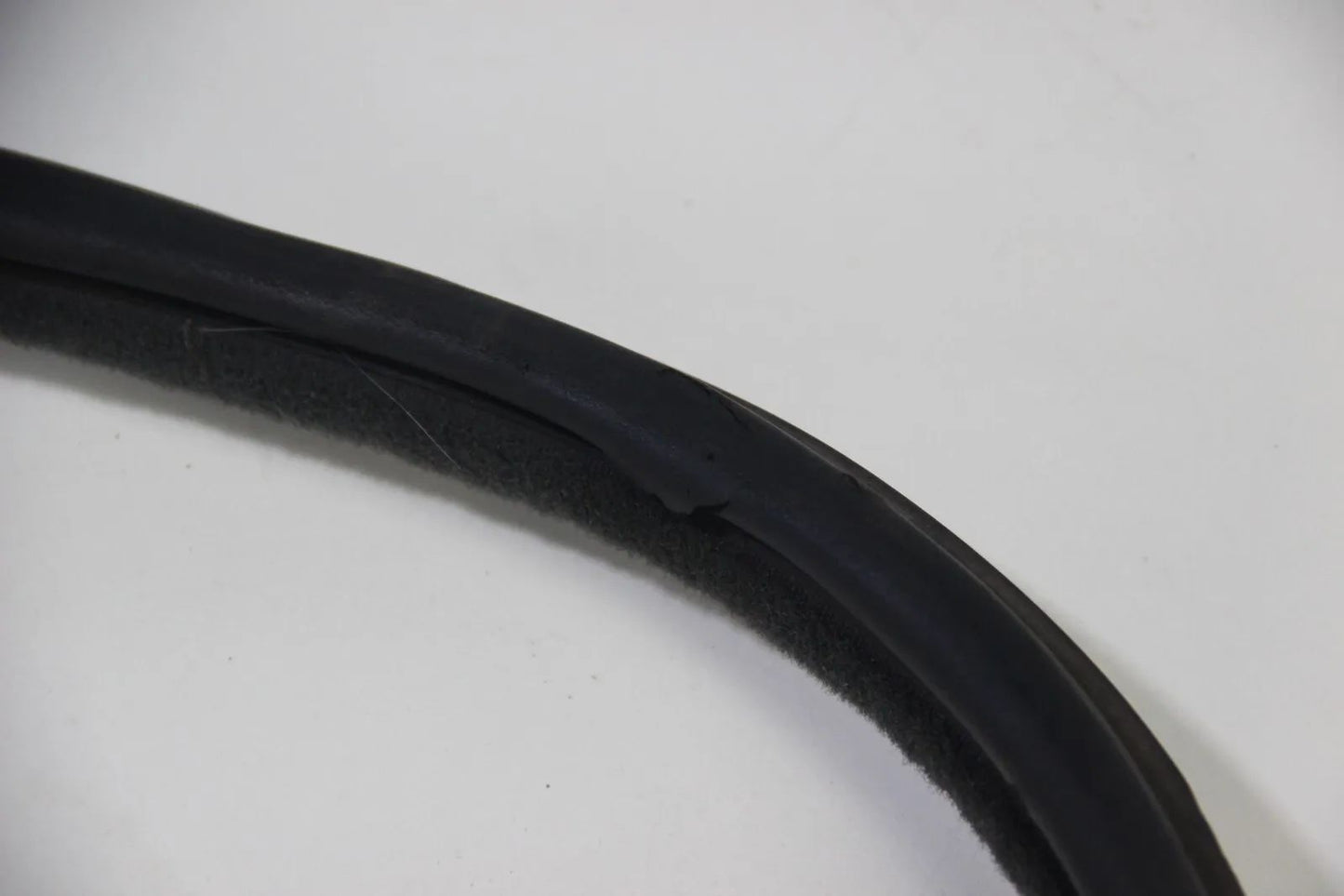 BMW E30 4-Türer Limo Touring 316i-325i Türdichtung hinten rechts Kantenschutz