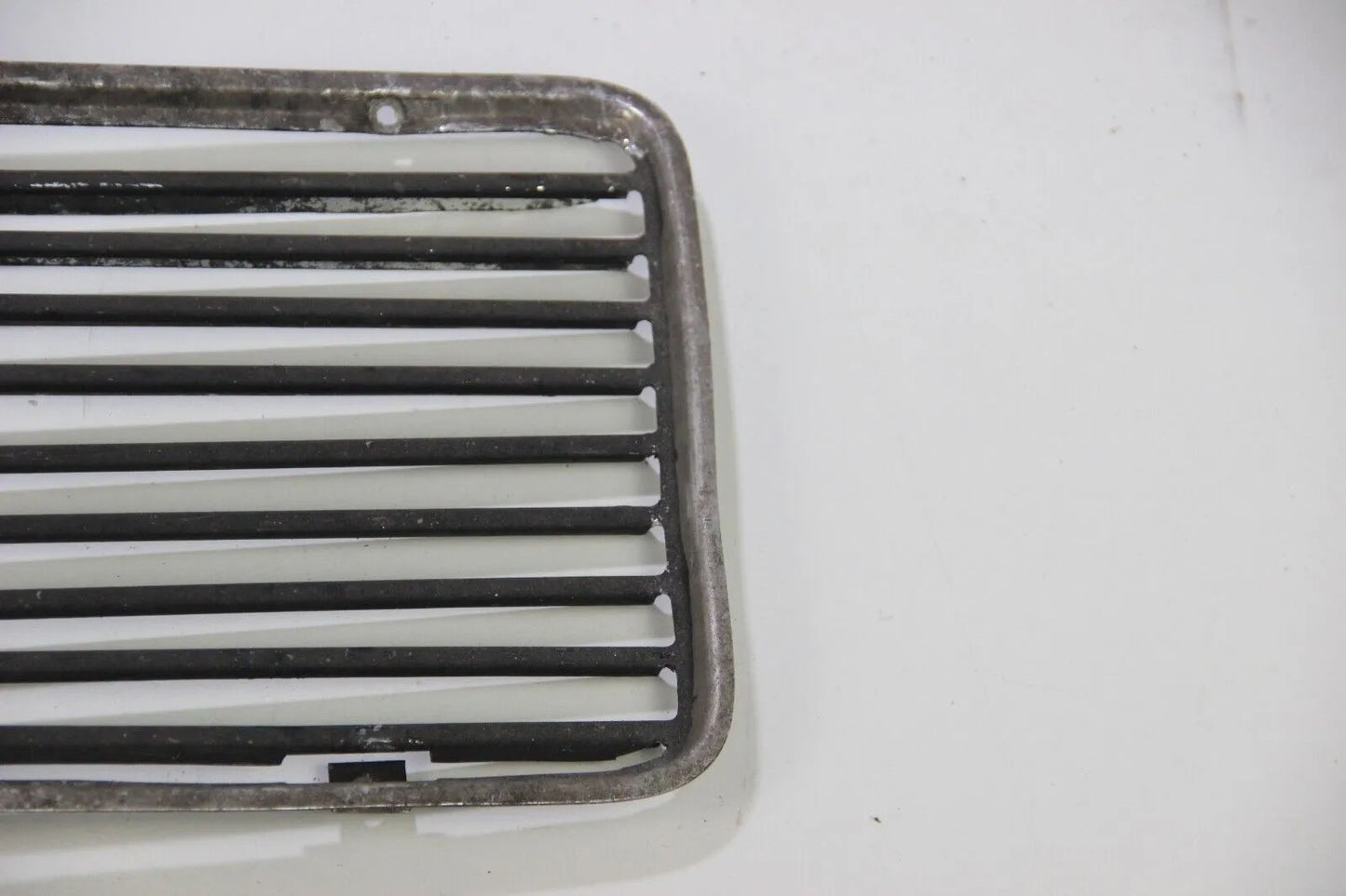 BMW E10 1502 1602 1802 2002  Ziergitter vorne Chrom Schwarz Rechts Zierleiste