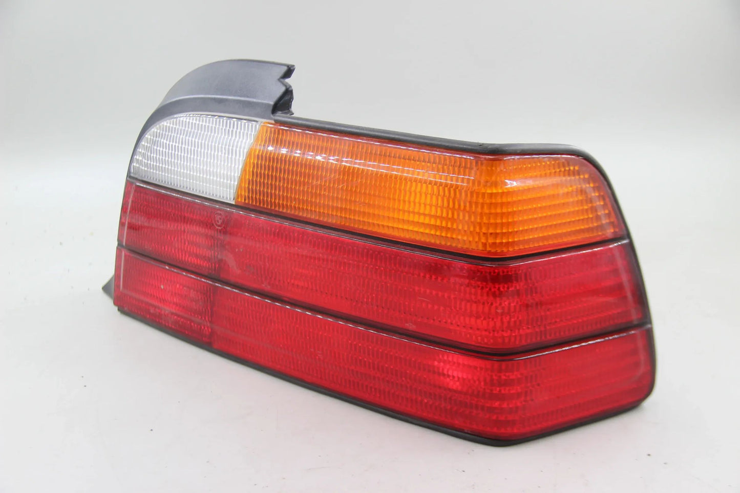 Original BMW E36 316i-323i Heckleuchte rechts 63211393224